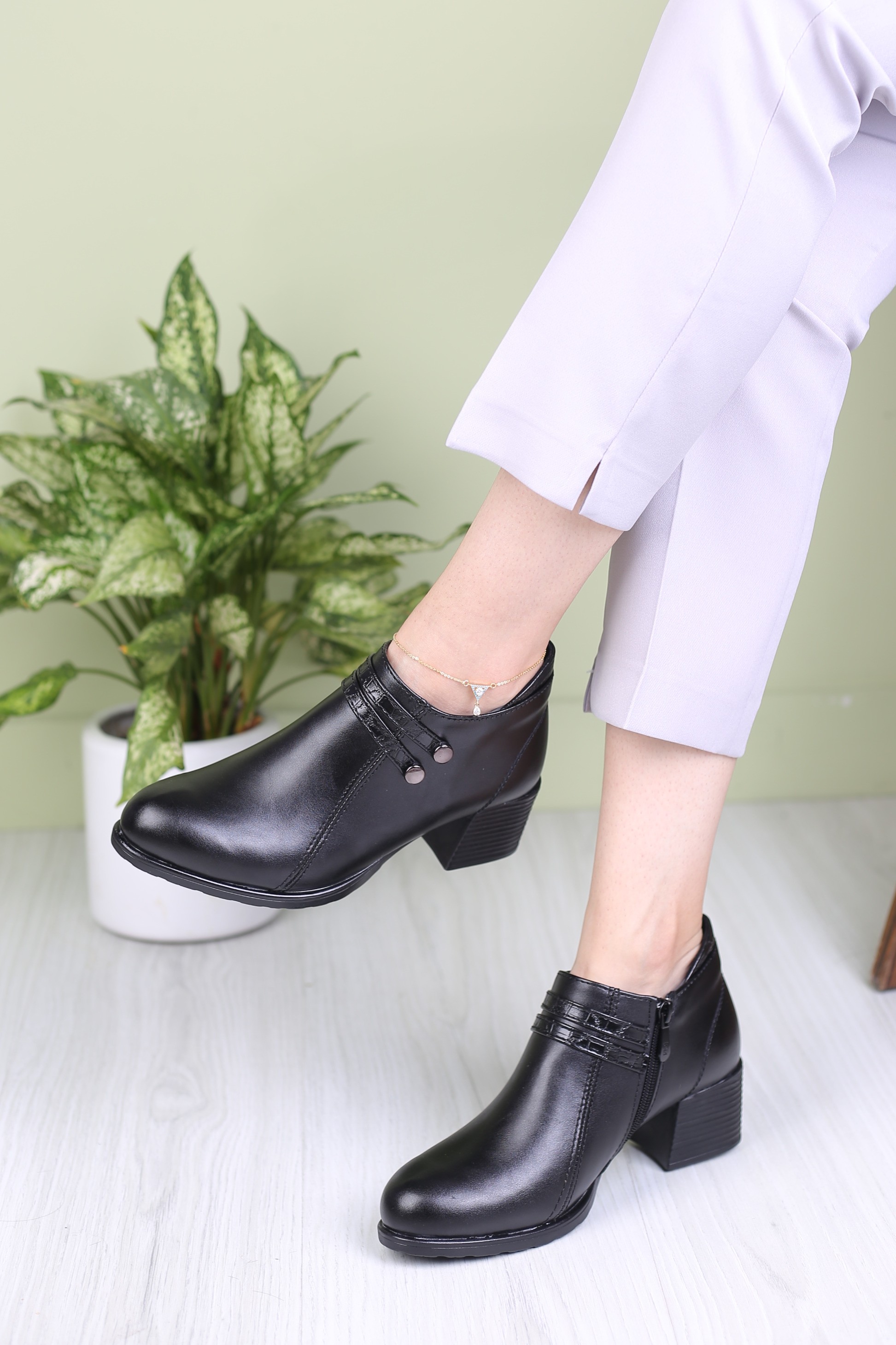 کفش پرسنلی زنانه دودکمه