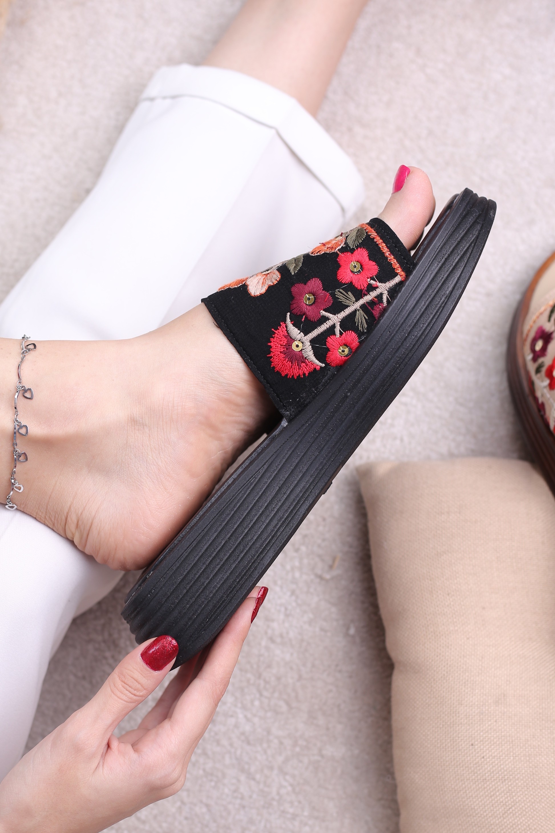 کفش صندل زنانه روفرشی مزرعه