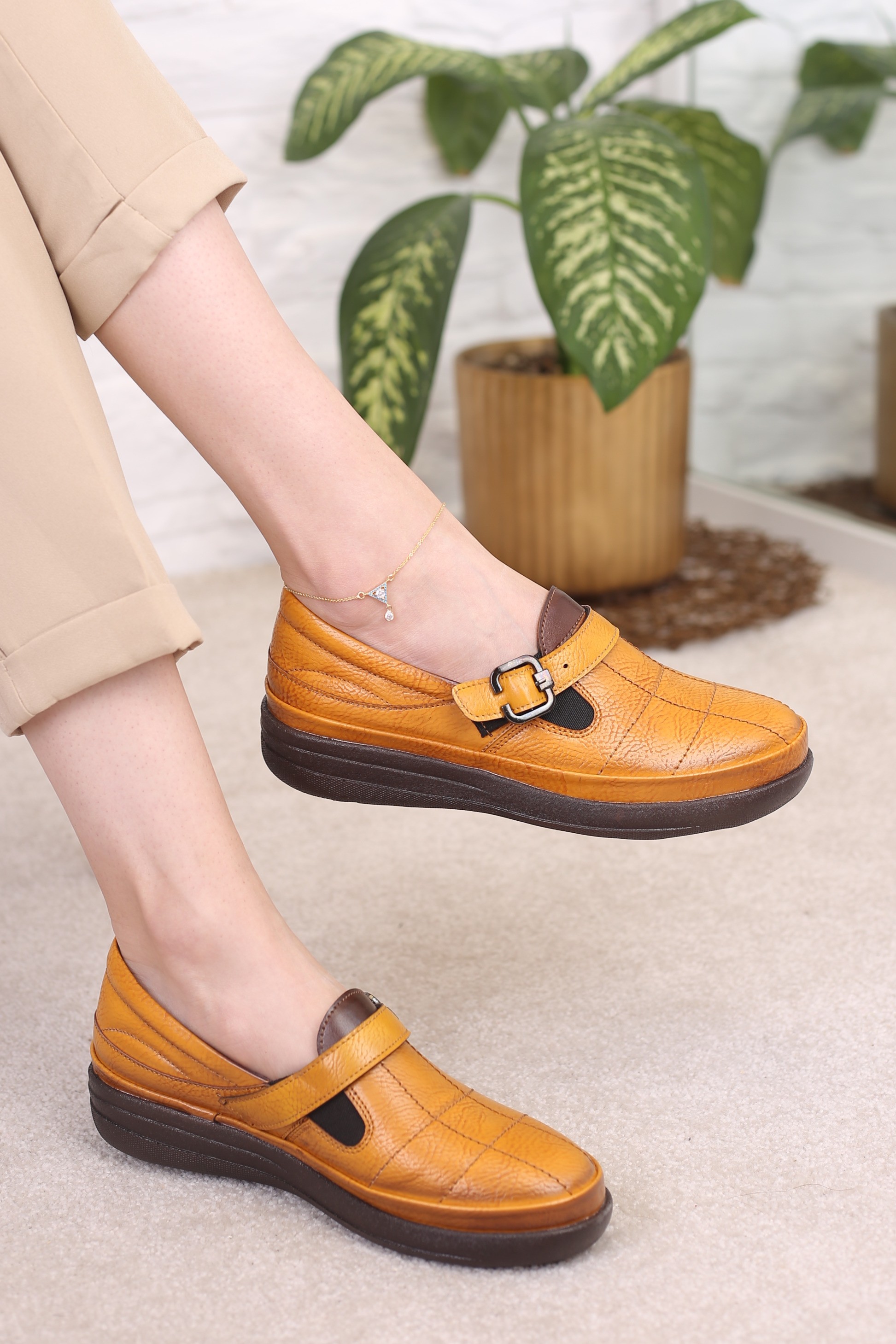 کفش پرسنلی زنانه شطرنجی