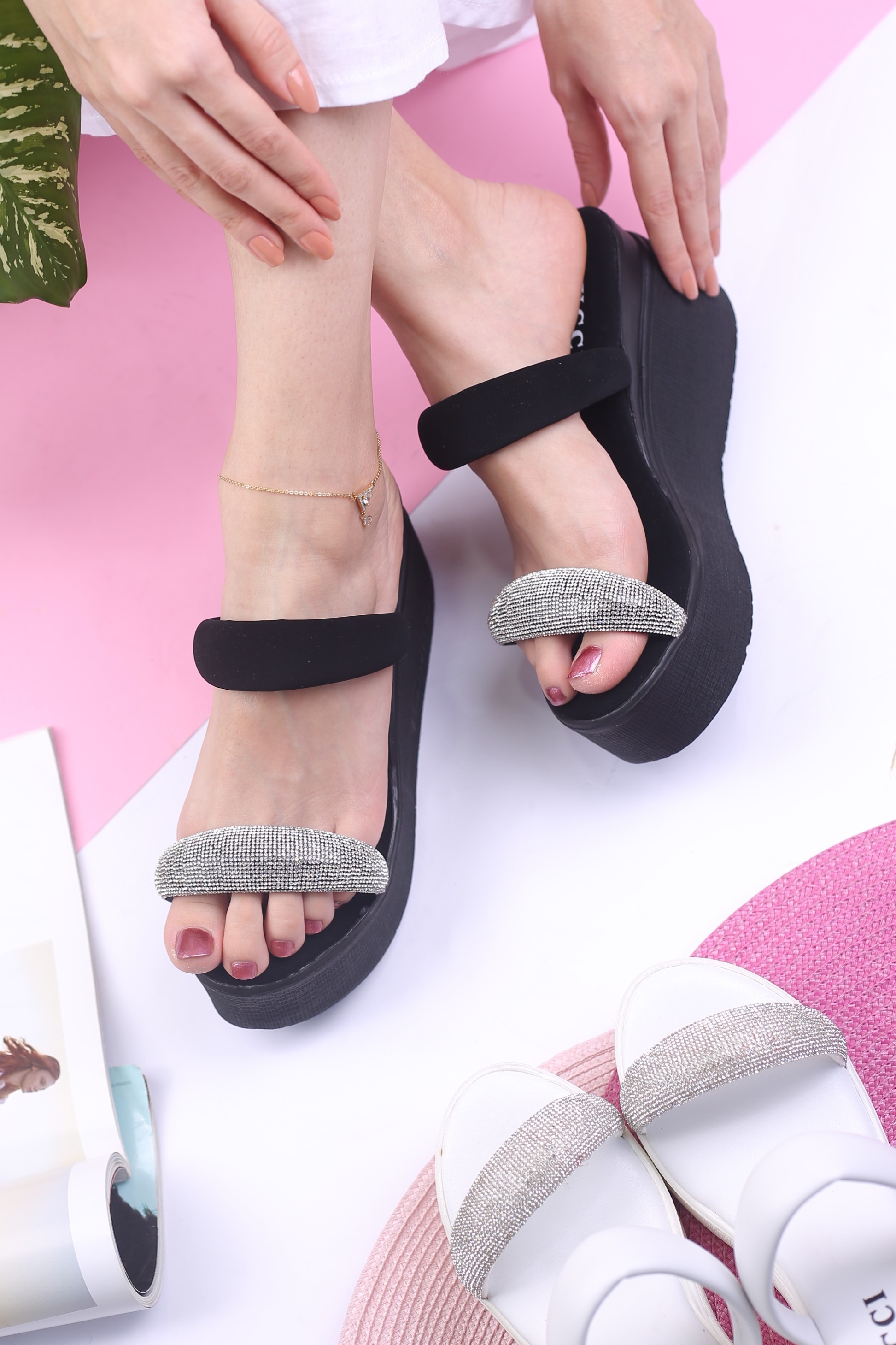 کفش صندل زنانه روفرشی ثنا نگینی