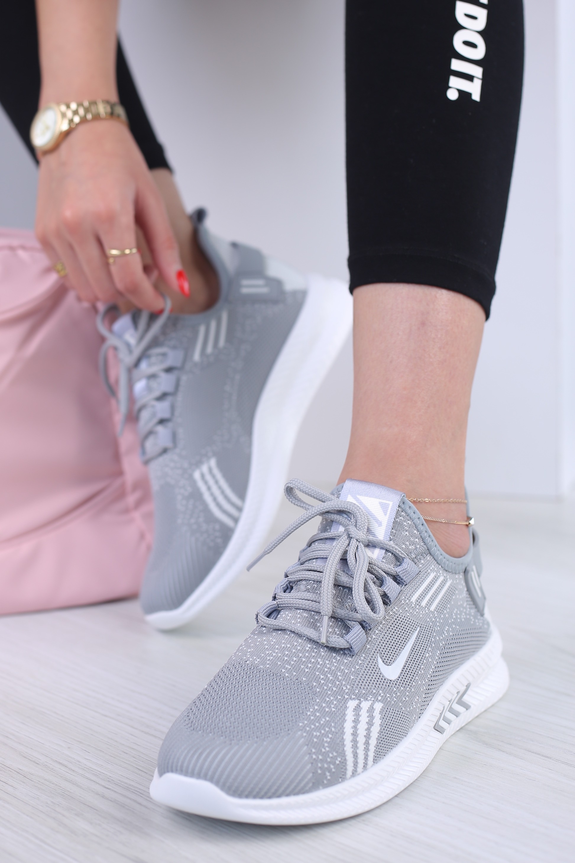 کفش اسپرت زنانه نایک خالدار