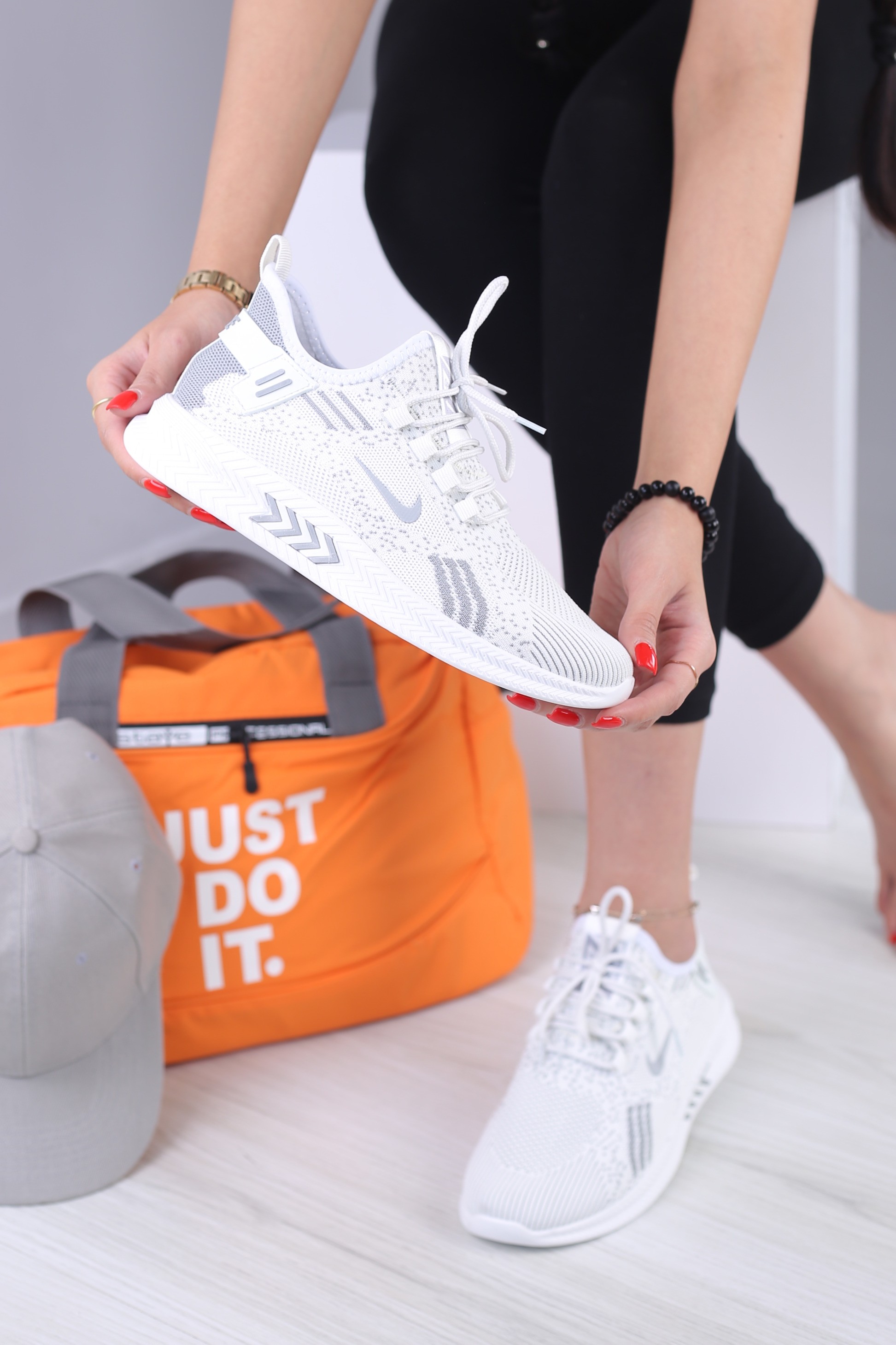 کفش اسپرت زنانه نایک خالدار