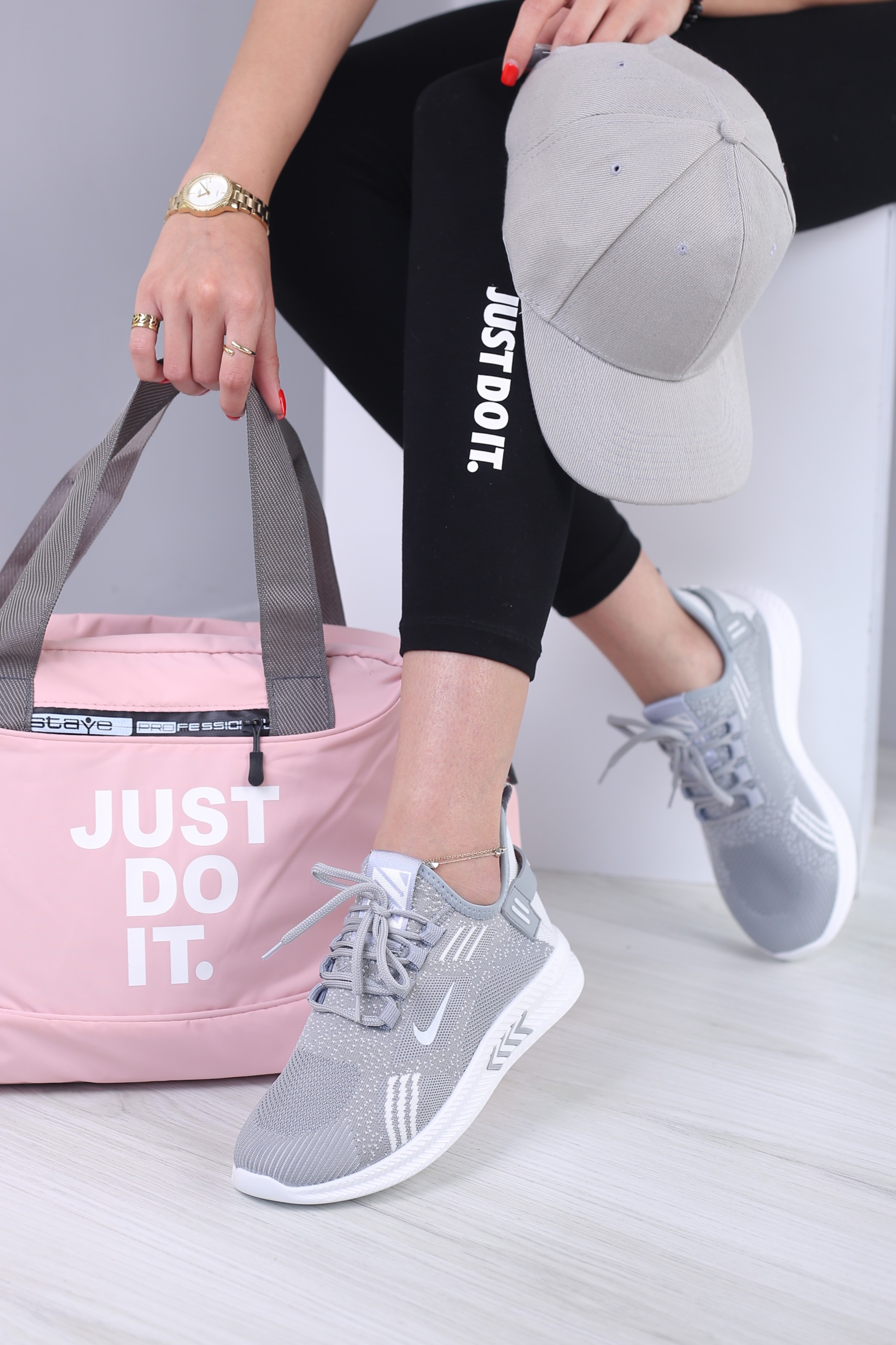 کفش اسپرت زنانه نایک خالدار