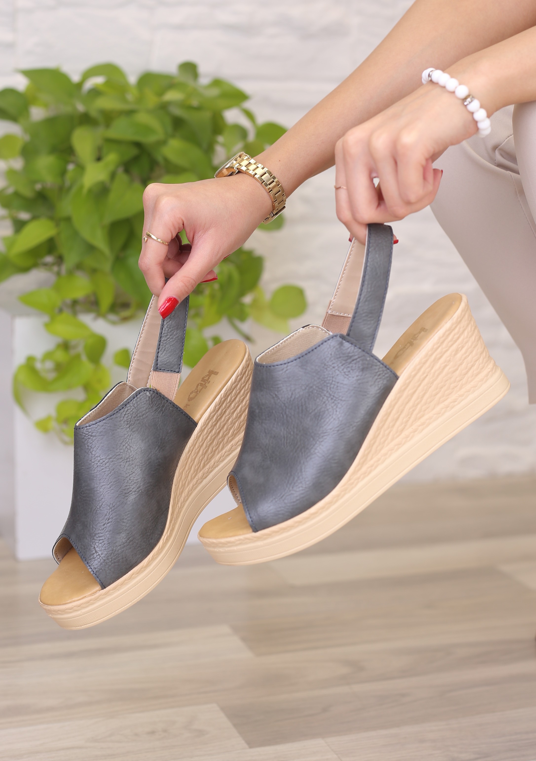 کفش صندل زنانه رکابدار لیندا