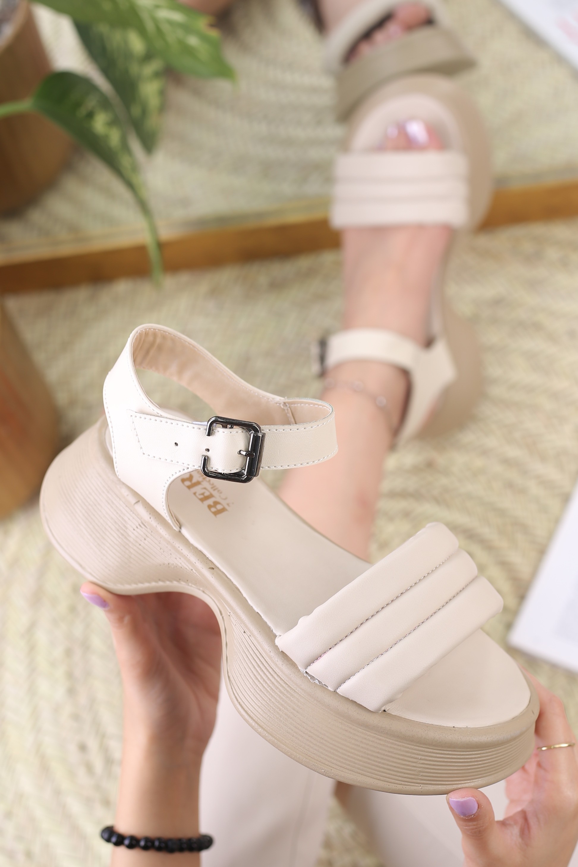 کفش صندل زنانه رکابدار گیسو