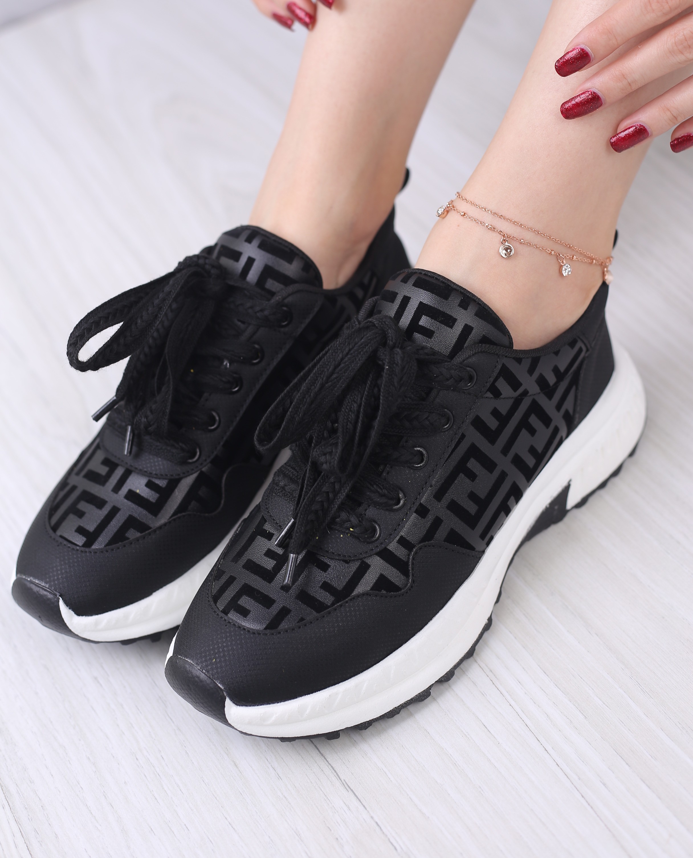 کفش اسپرت زنانه فندی