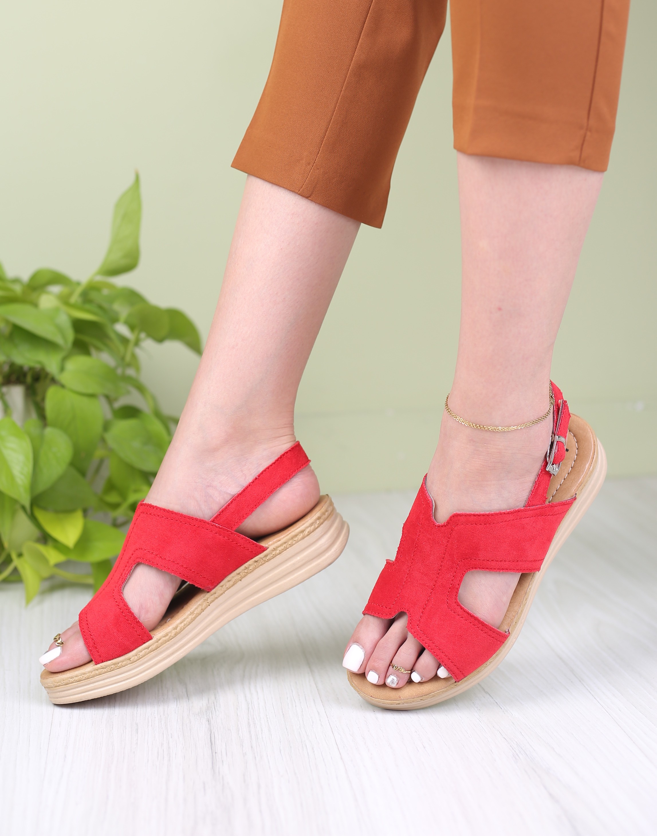 کفش صندل زنانه رکابدار دلوین قرمز