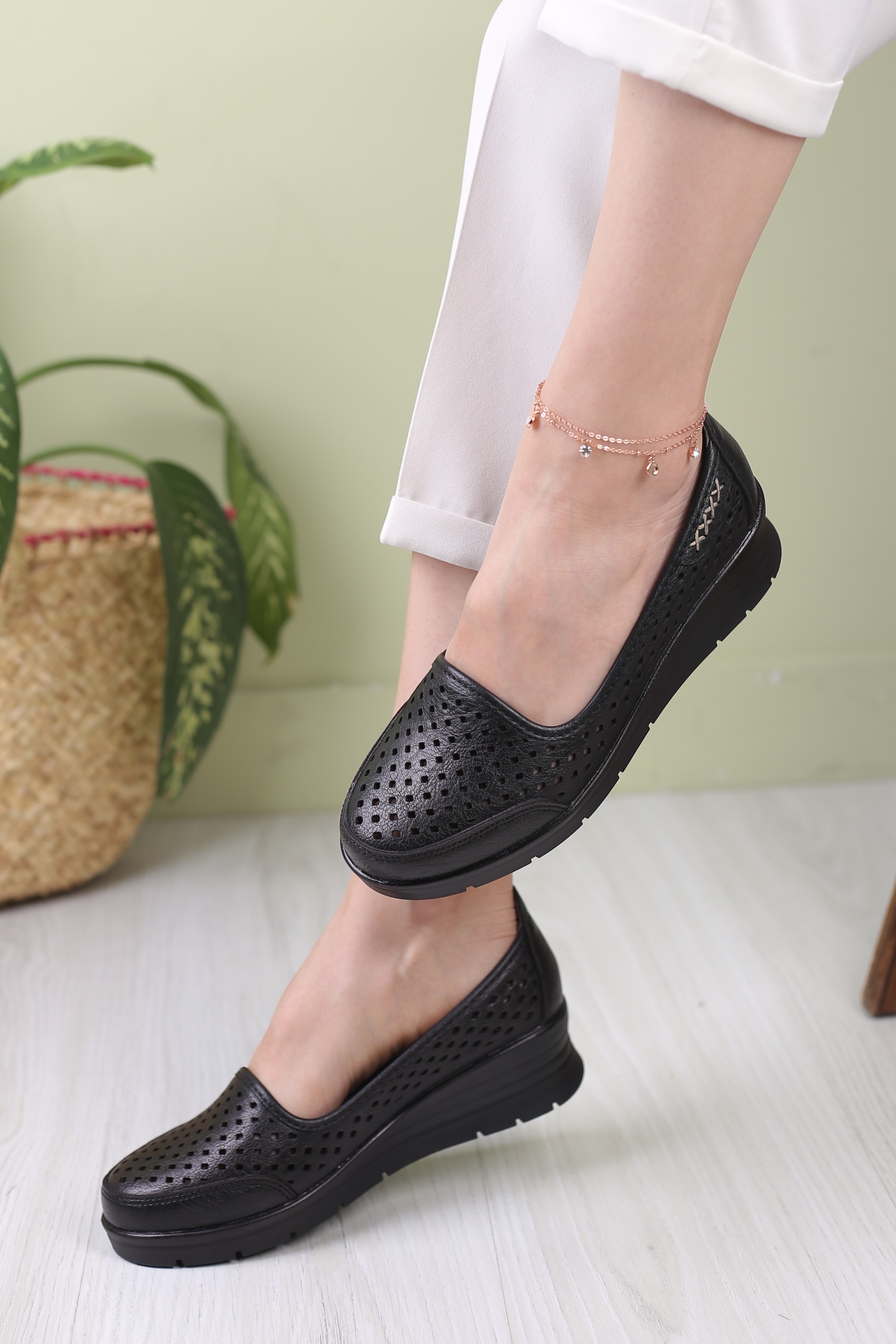 کفش پرسنلی زنانه نیلا