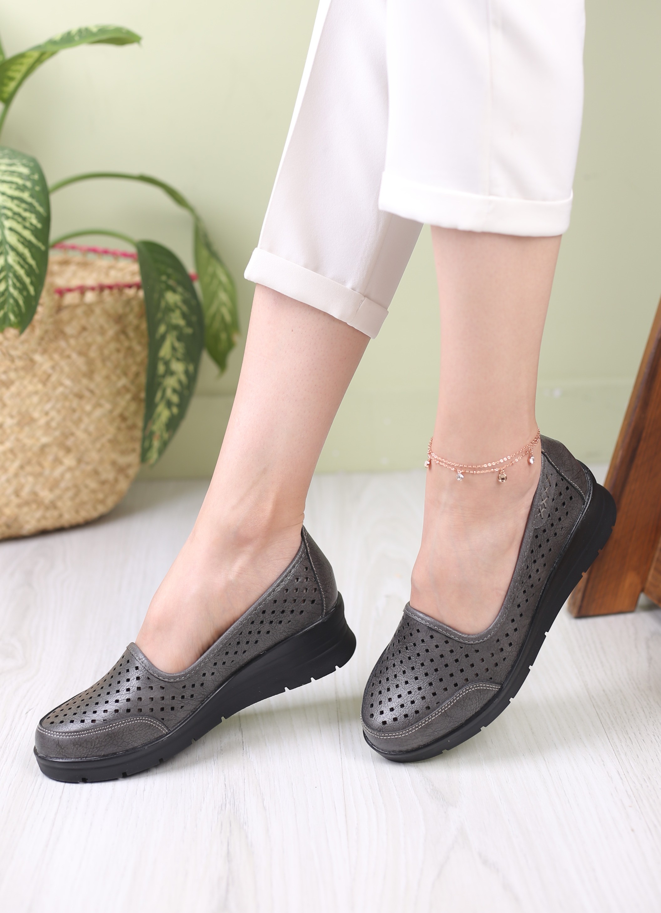 کفش پرسنلی زنانه نیلا