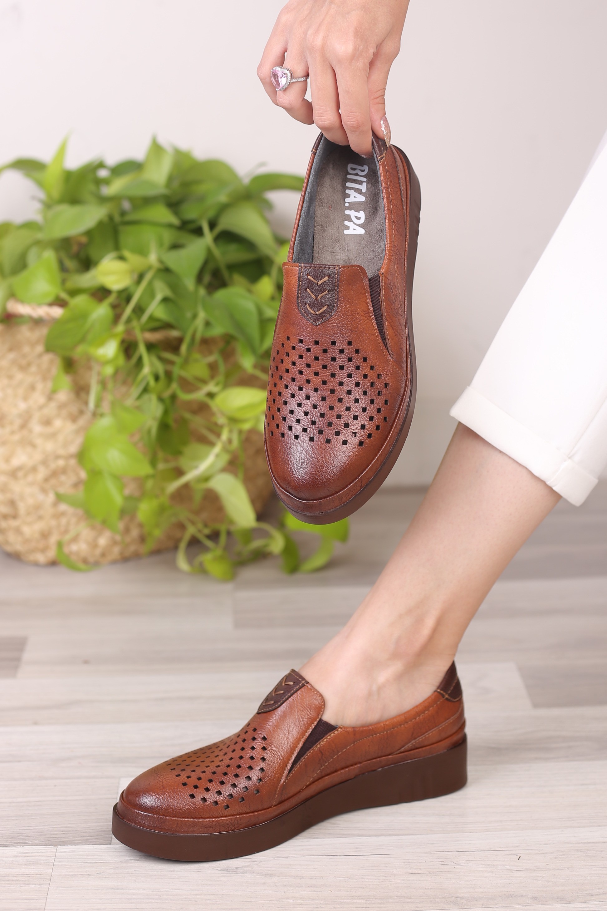 کفش پرسنلی زنانه بنیتا