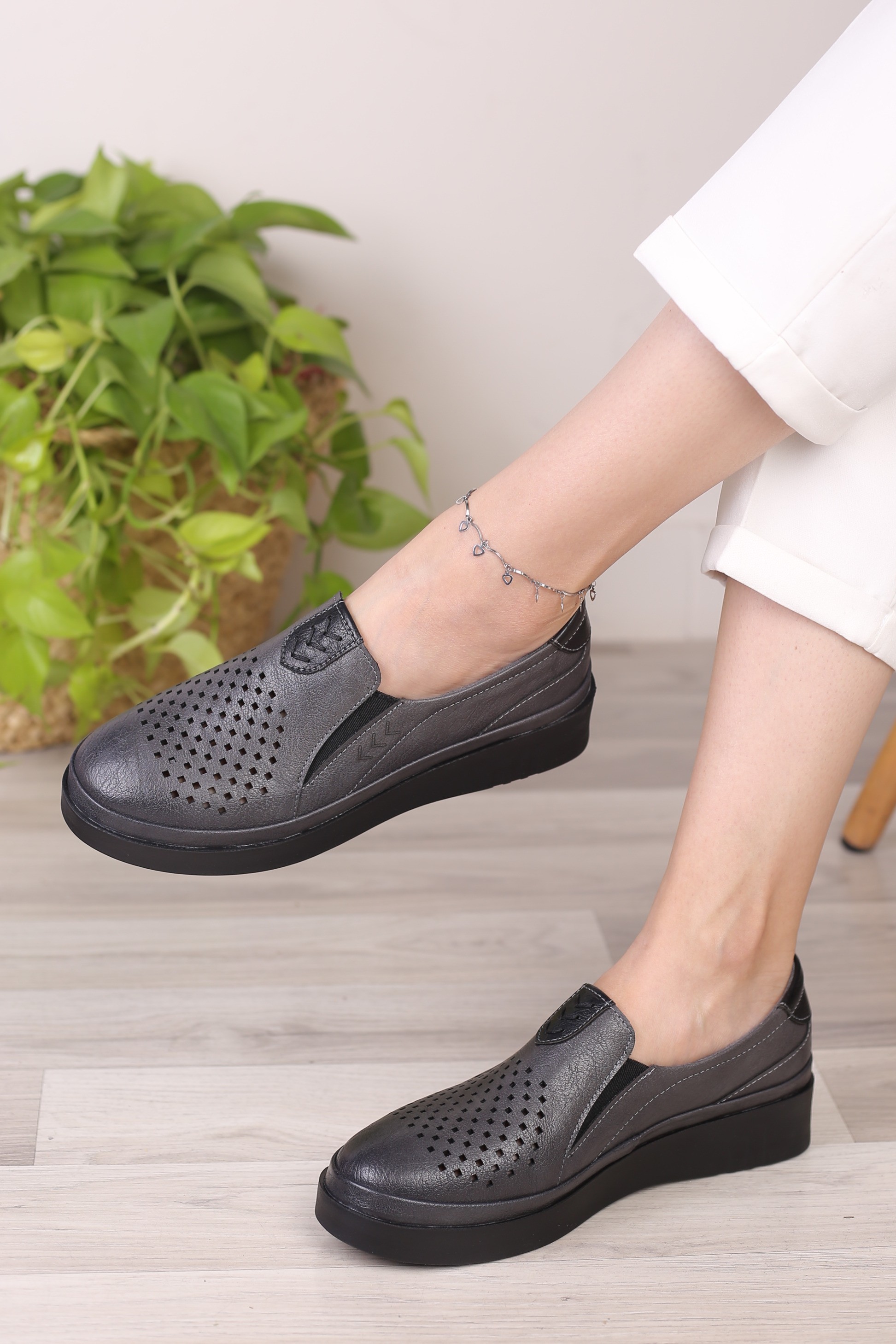 کفش پرسنلی زنانه بنیتا