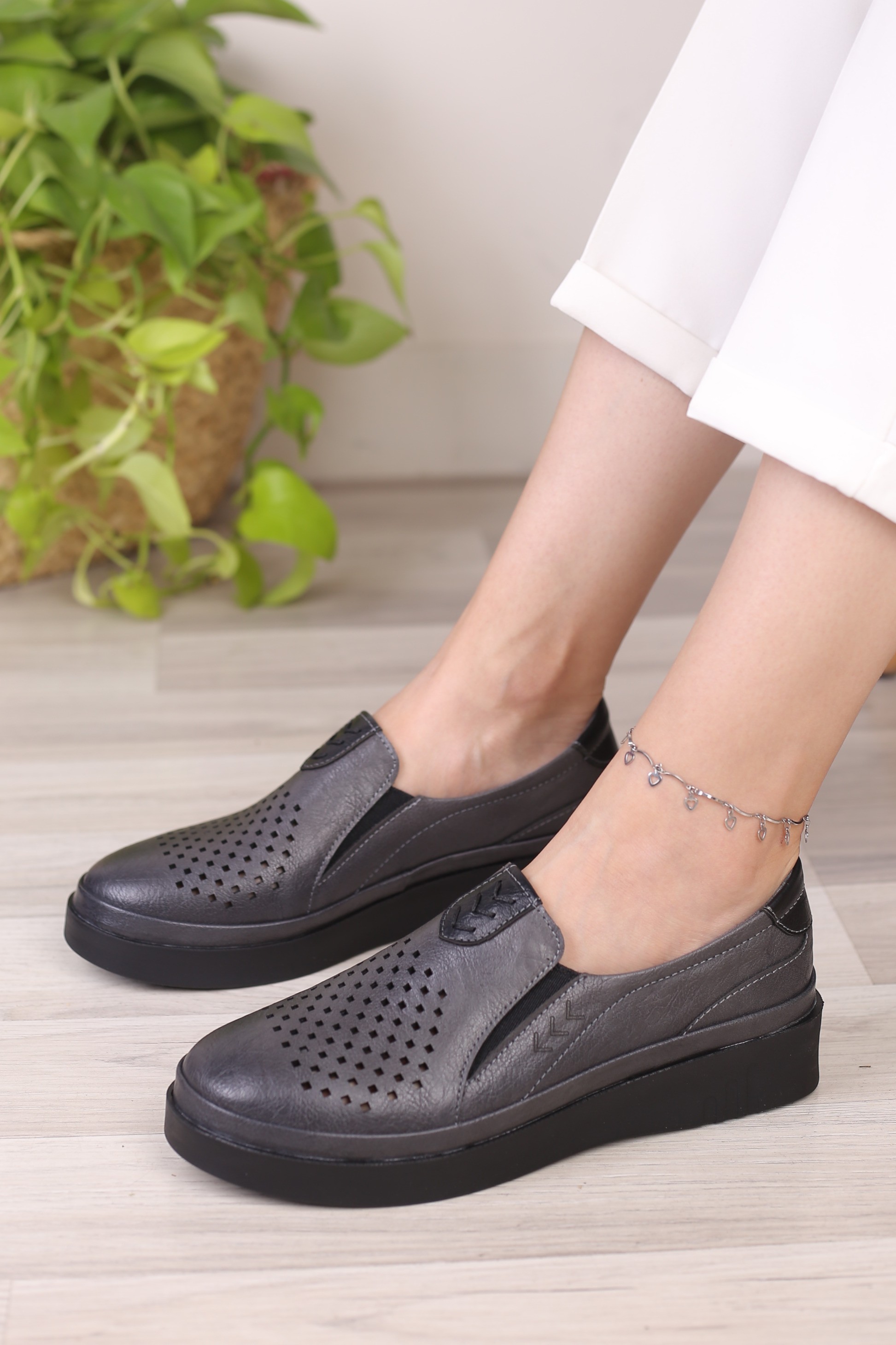 کفش پرسنلی زنانه بنیتا