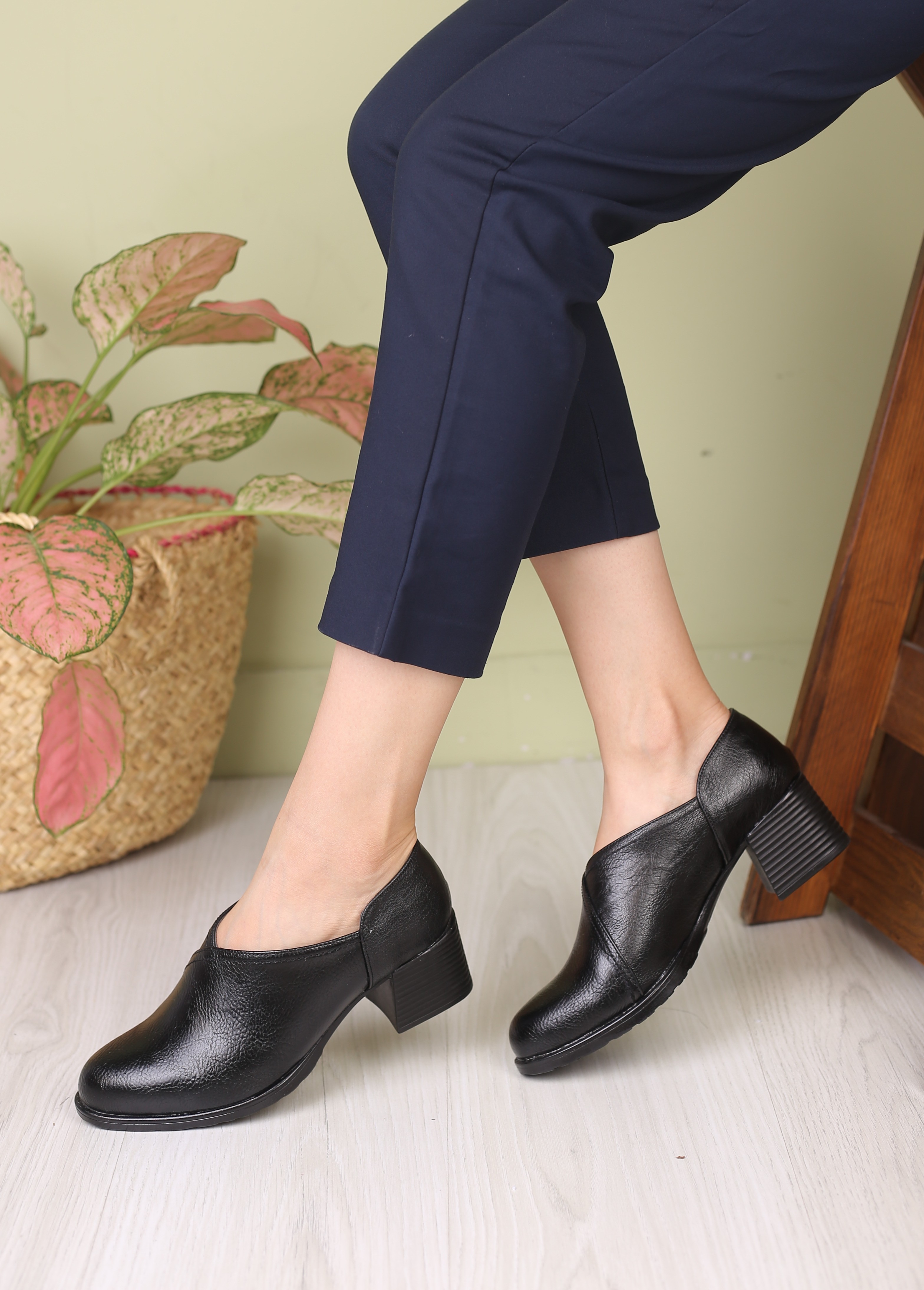 کفش پرسنلی زنانه پیودوتیکه