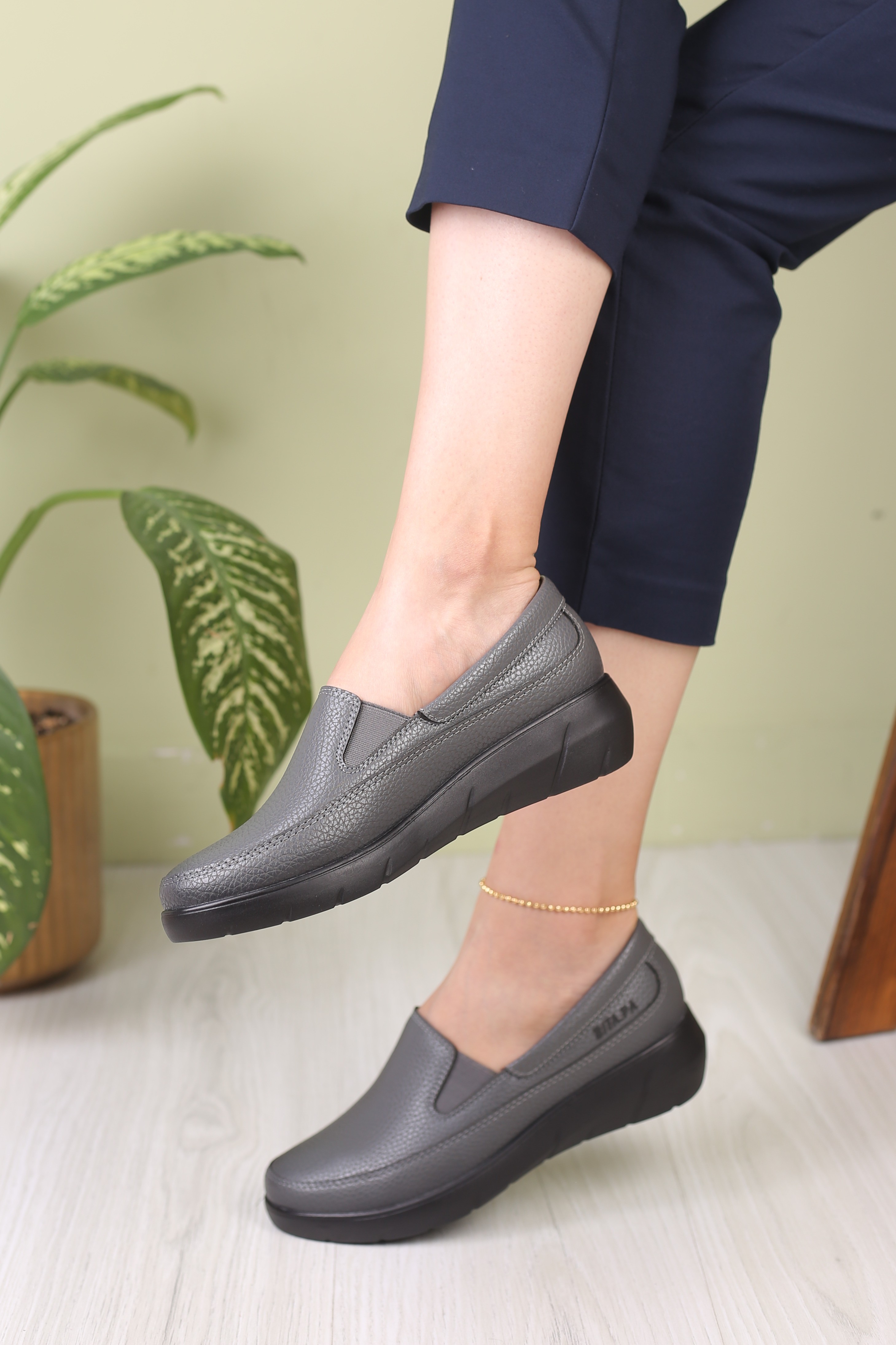 کفش پرسنلی زنانه تایسون