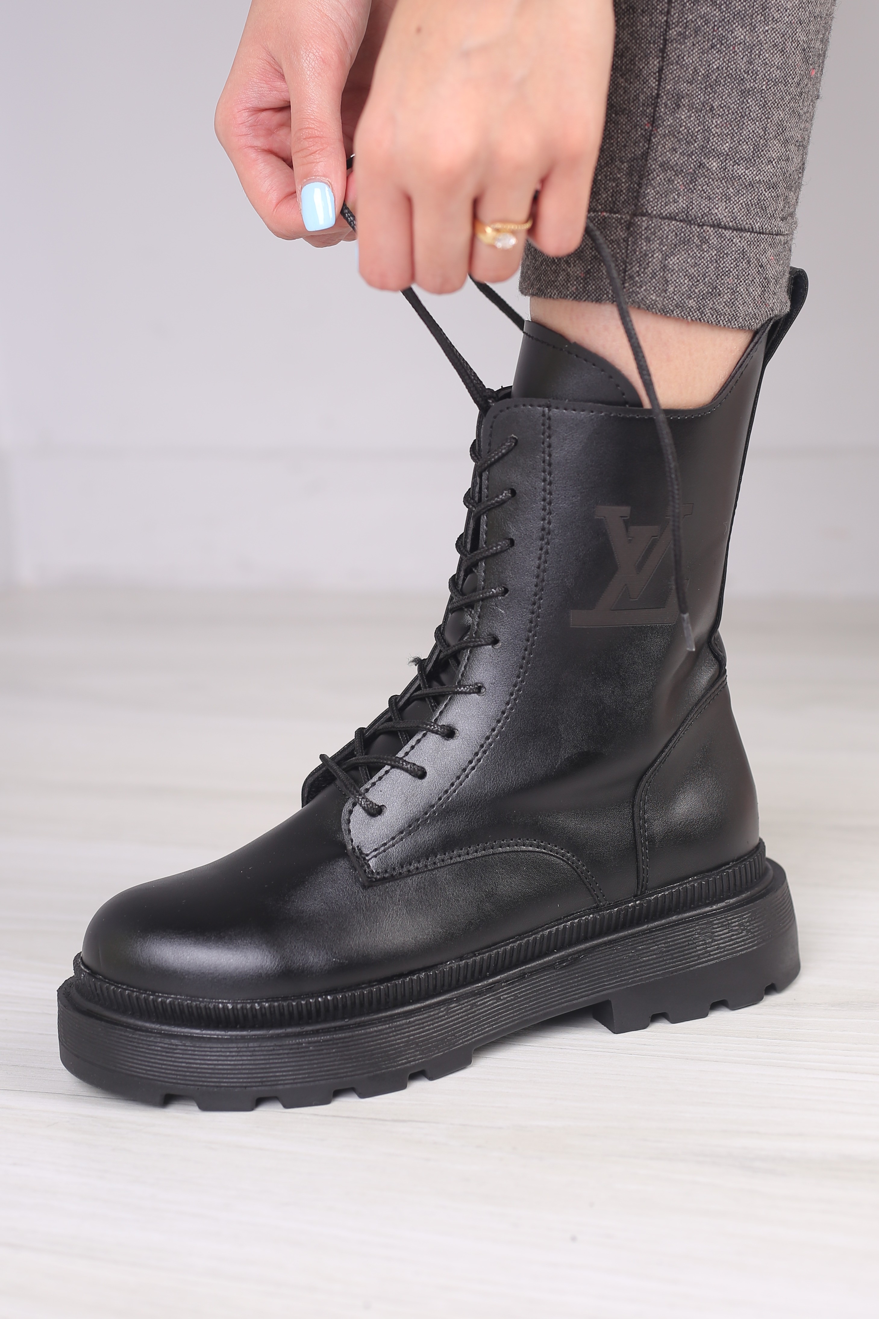 بوت زنانه ال وی 990