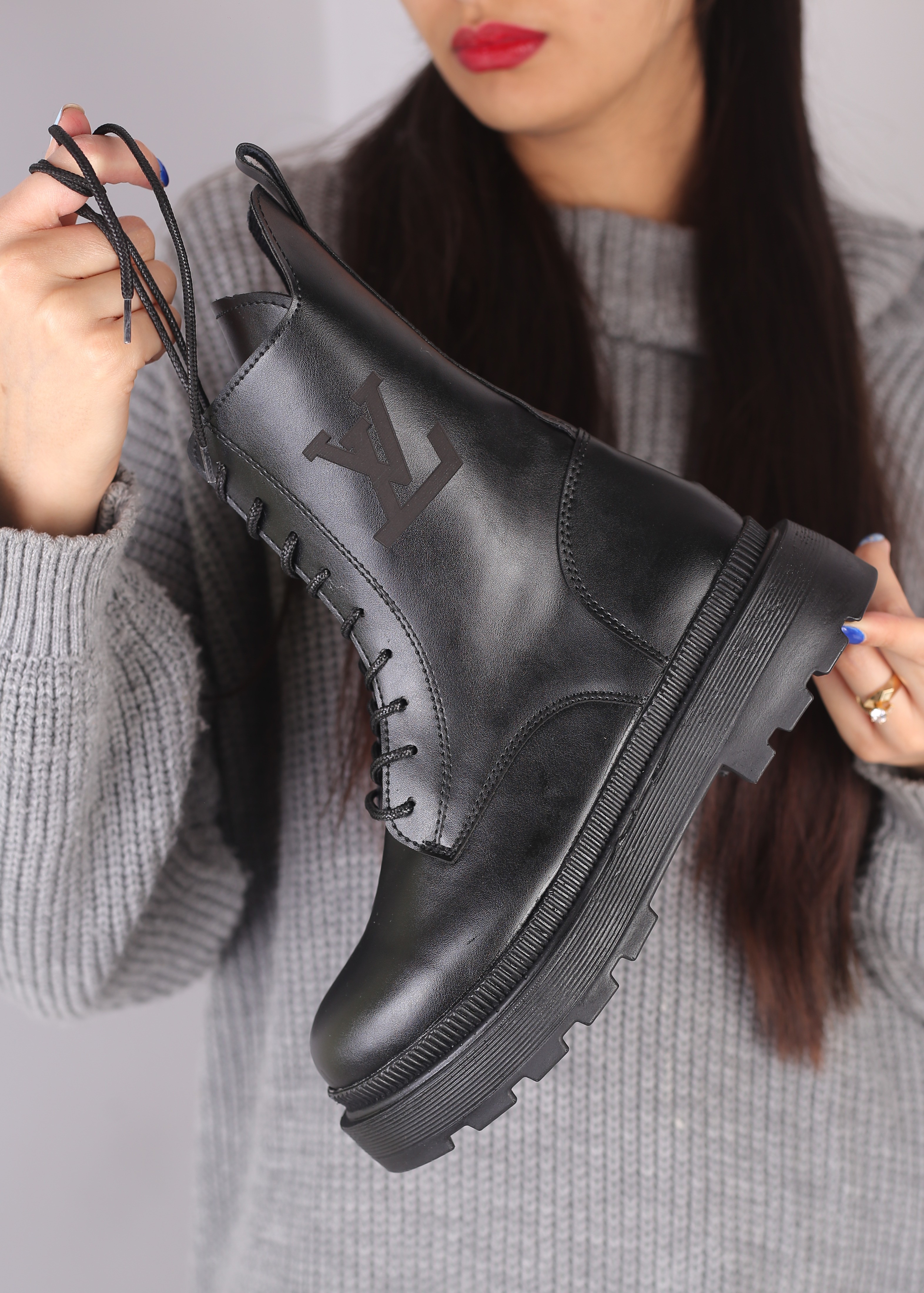 بوت زنانه ال وی 990