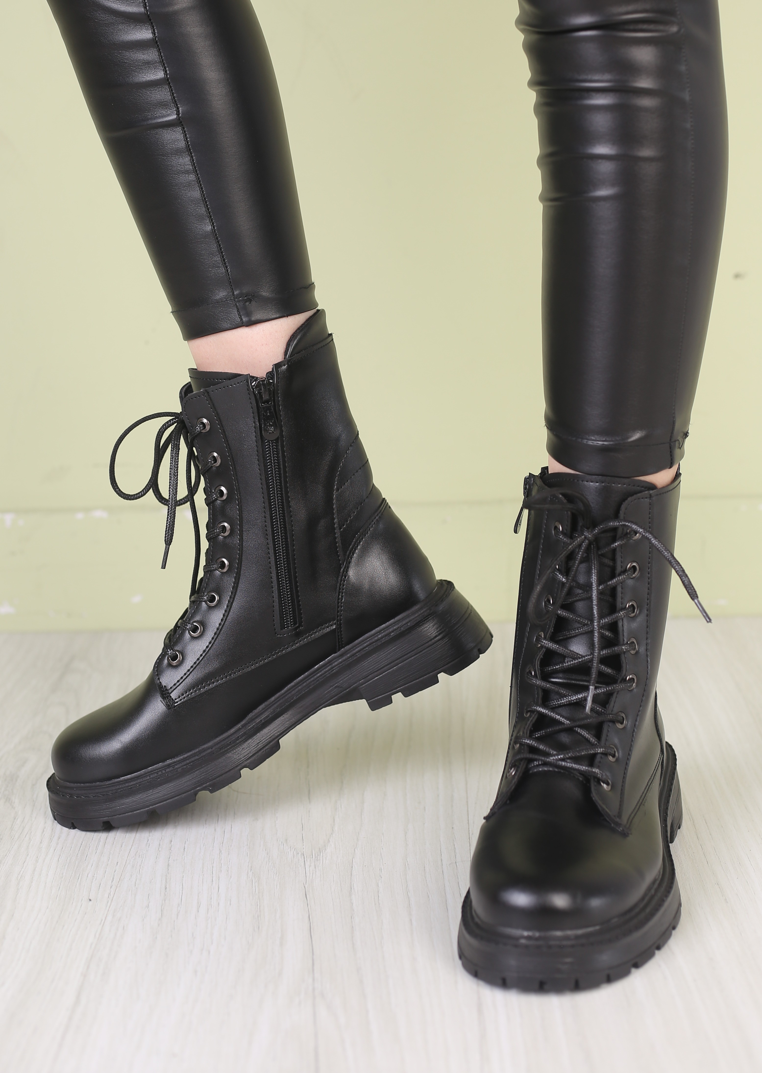 بوت زنانه یقه دار