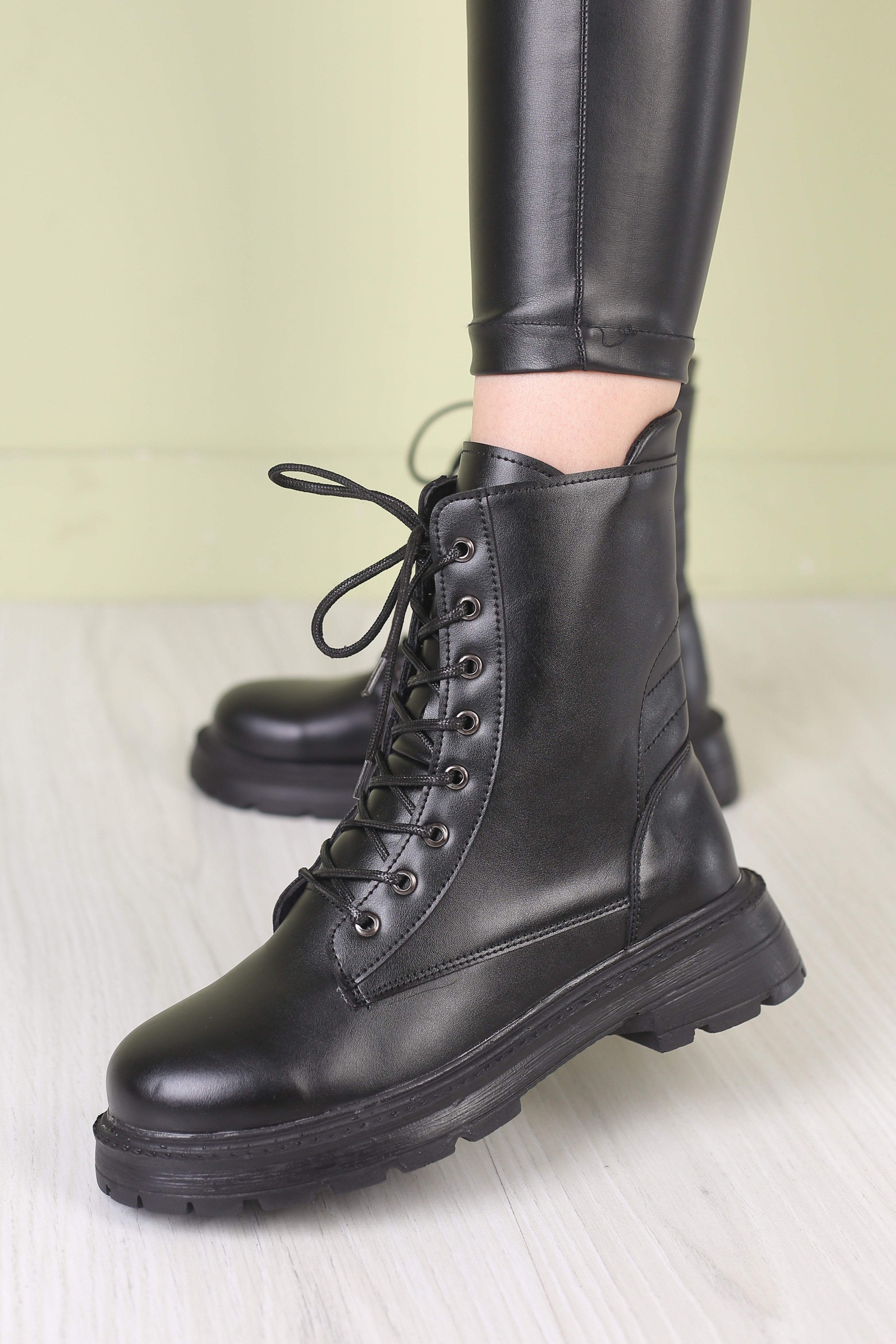 بوت زنانه یقه دار