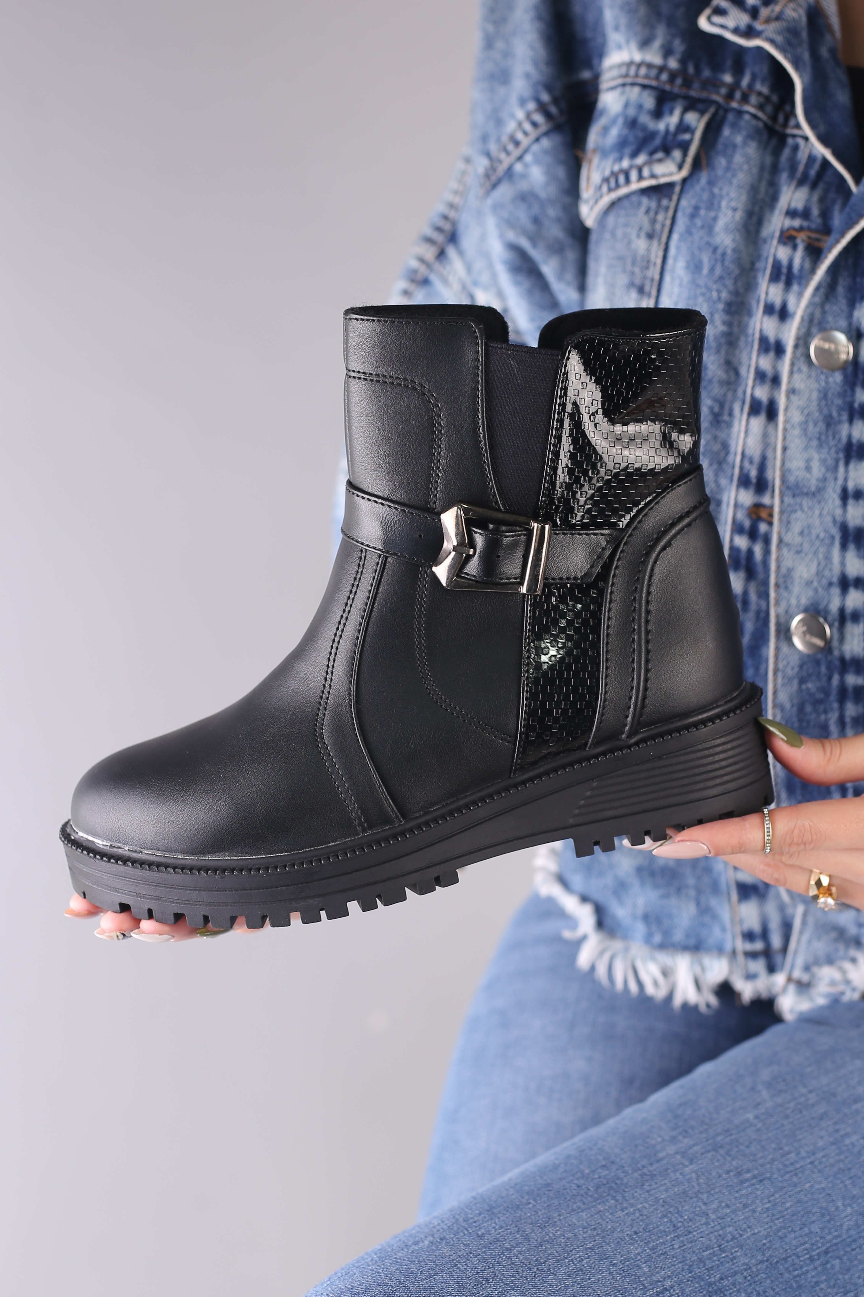 نیم بوت زنانه پشت ورنی