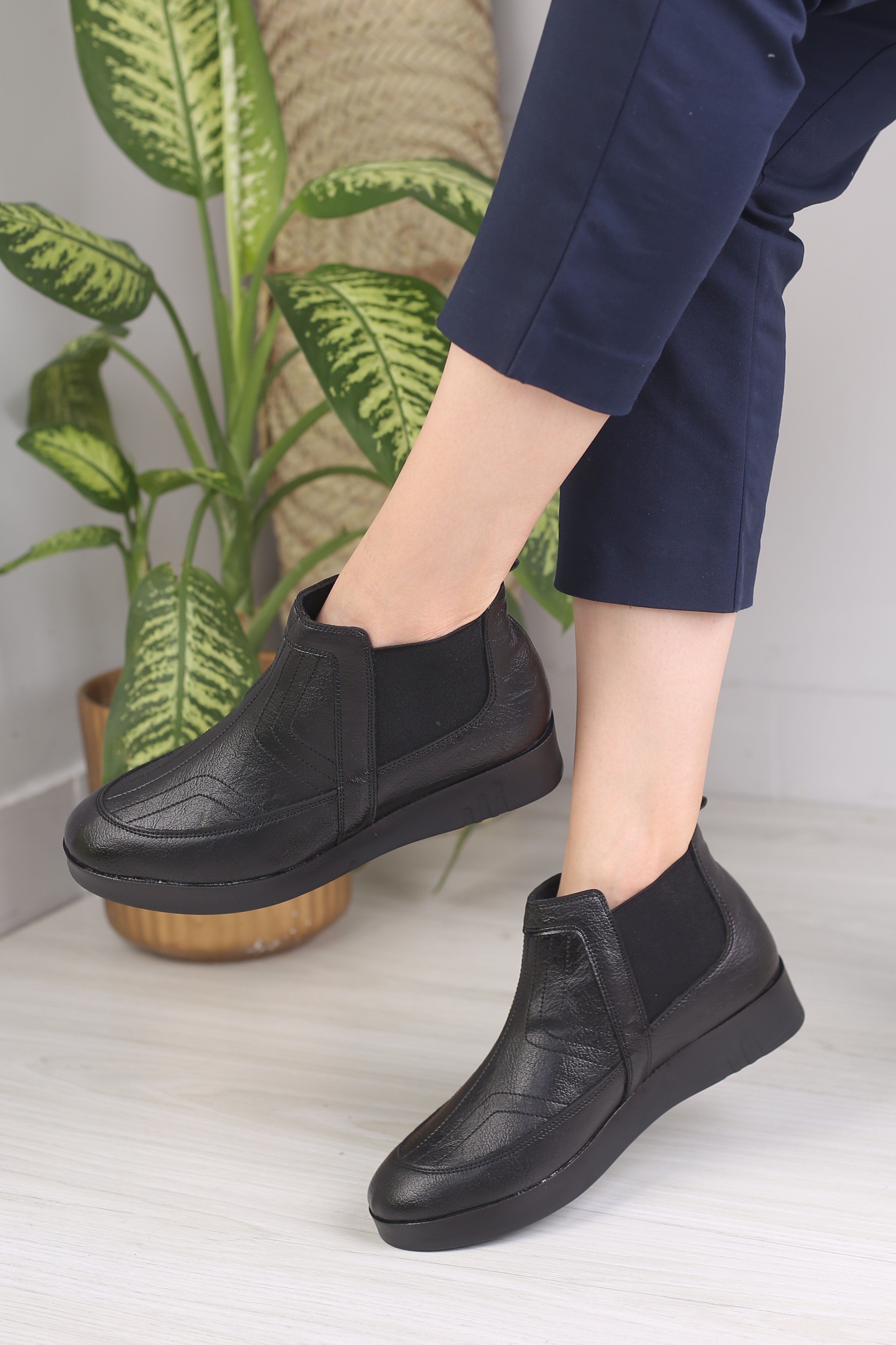 نیم بوت زنانه امگا هشتگ