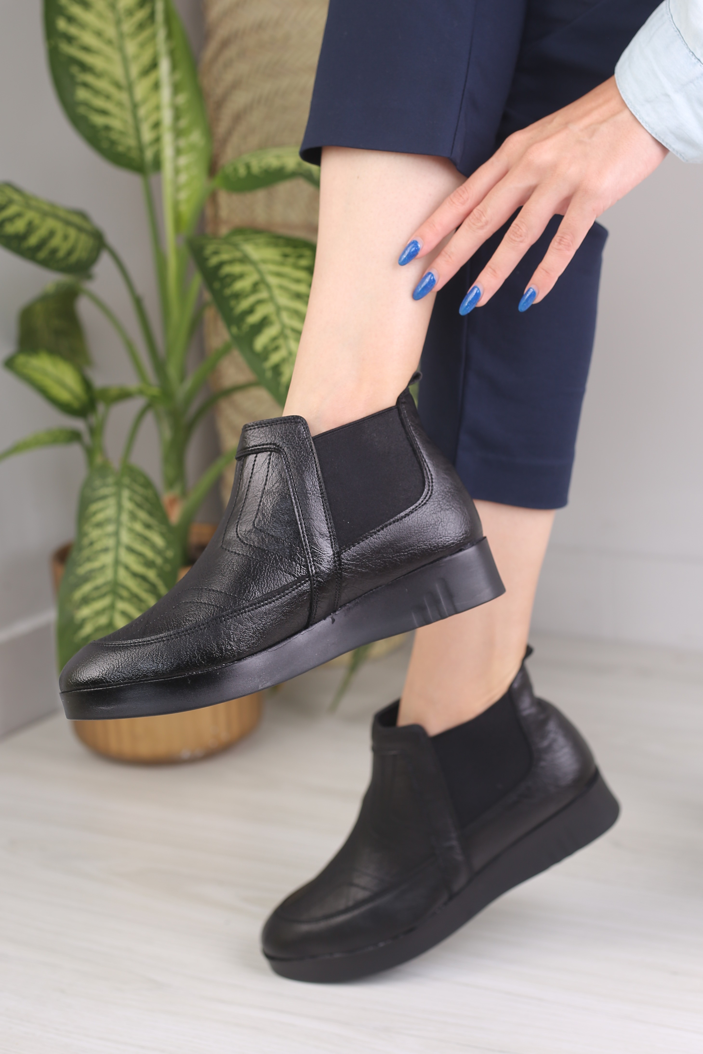 نیم بوت زنانه امگا هشتگ