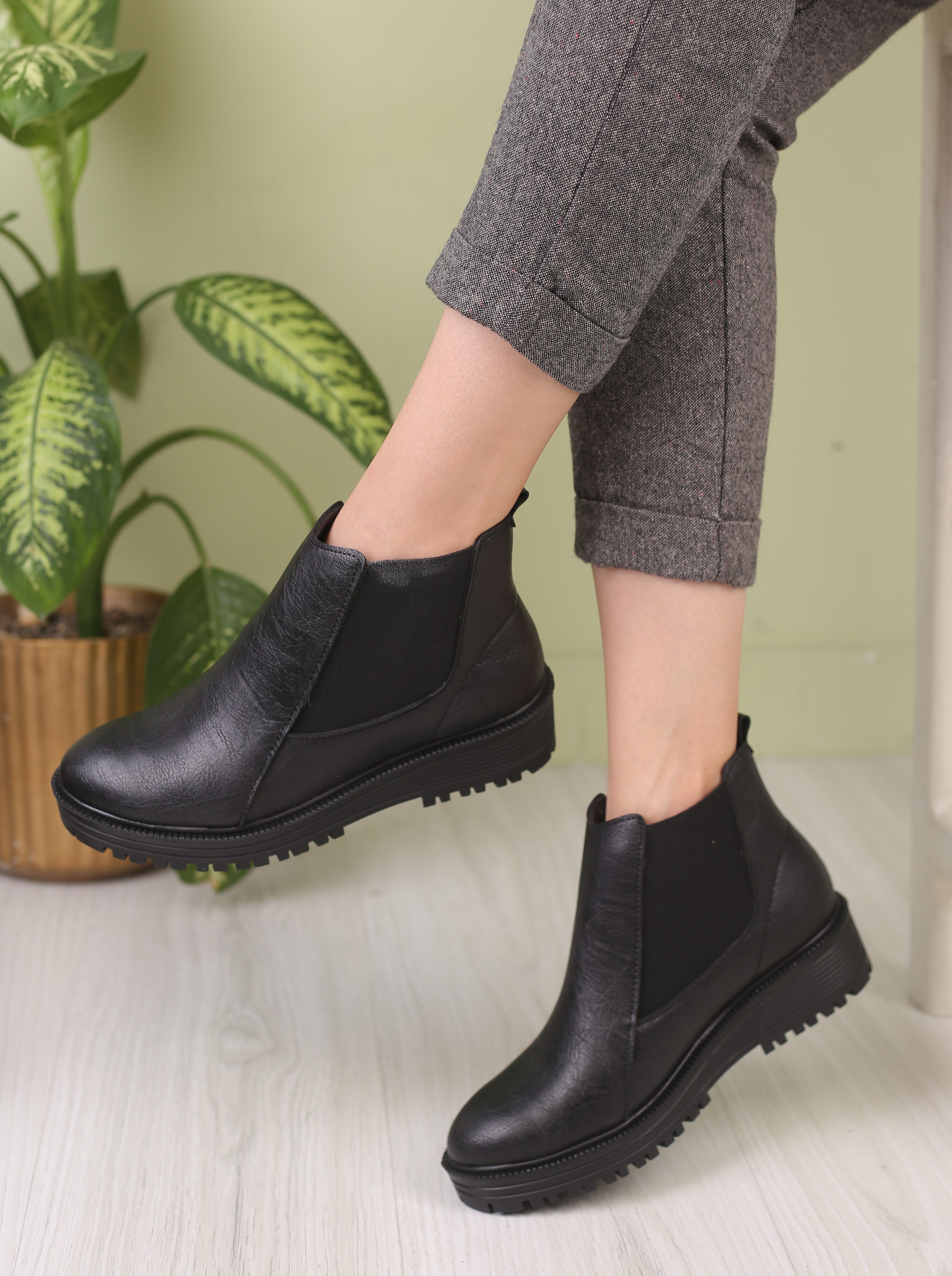 نیم بوت زنانه مانا 405