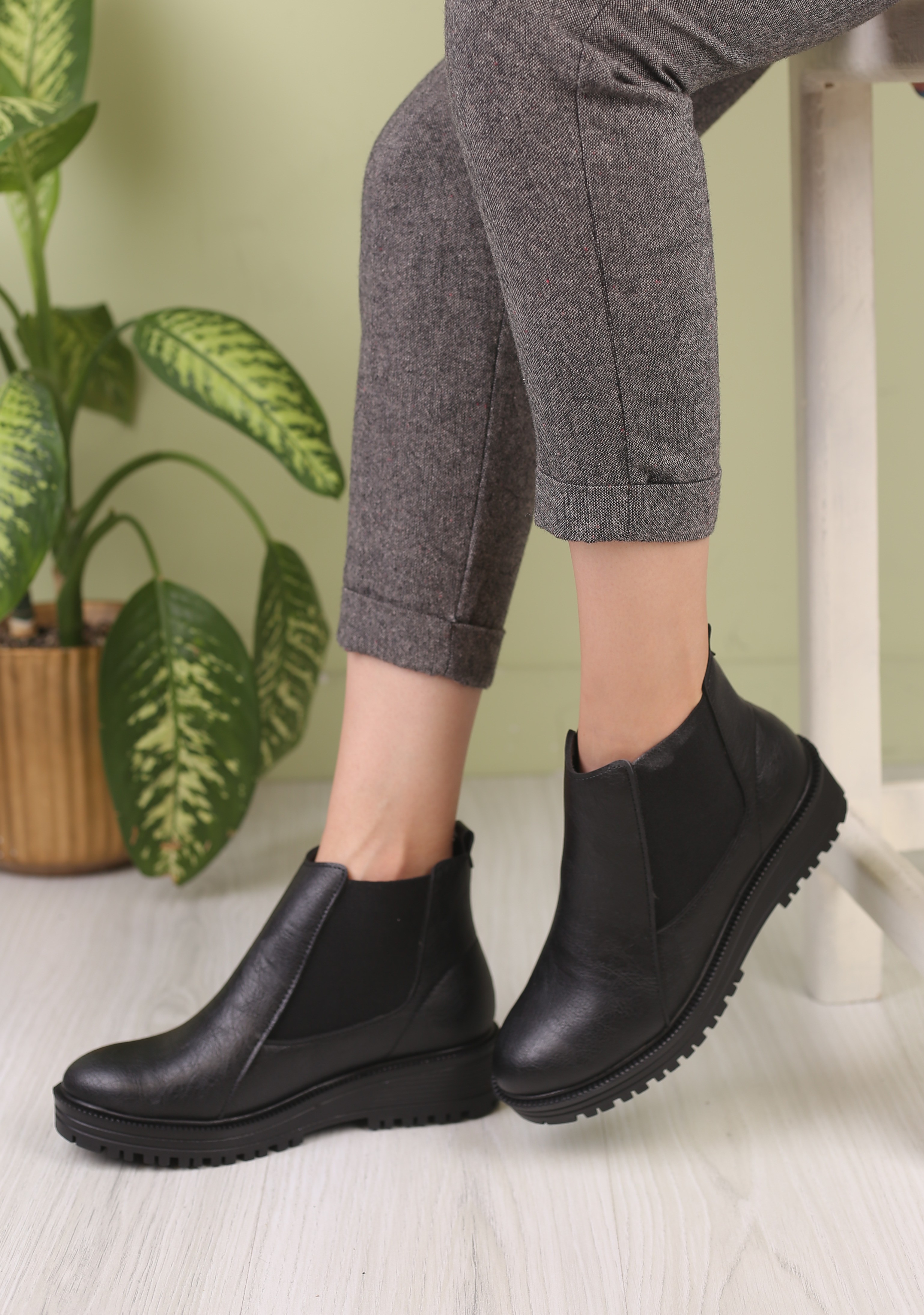 نیم بوت زنانه مانا 405