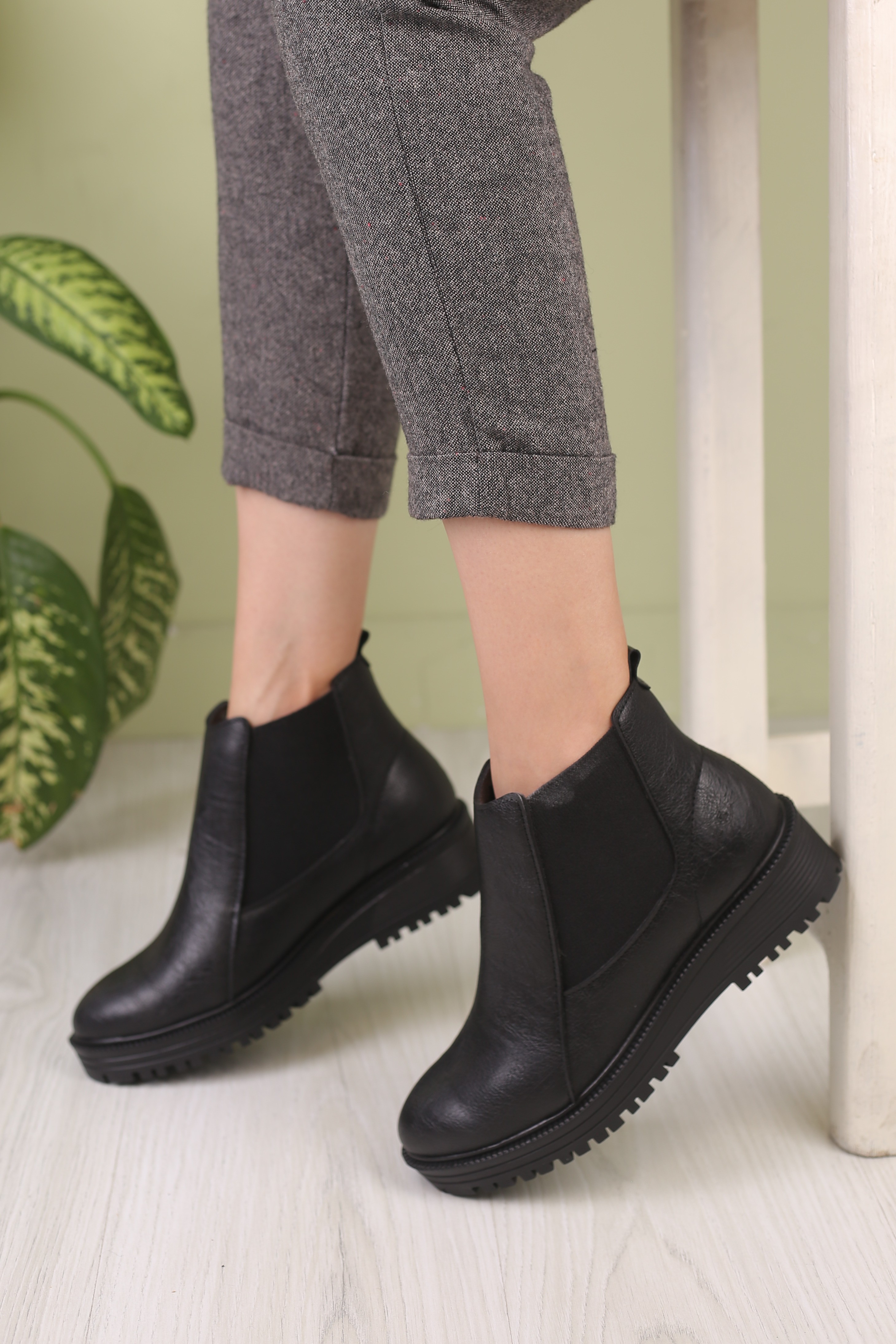 نیم بوت زنانه مانا 405