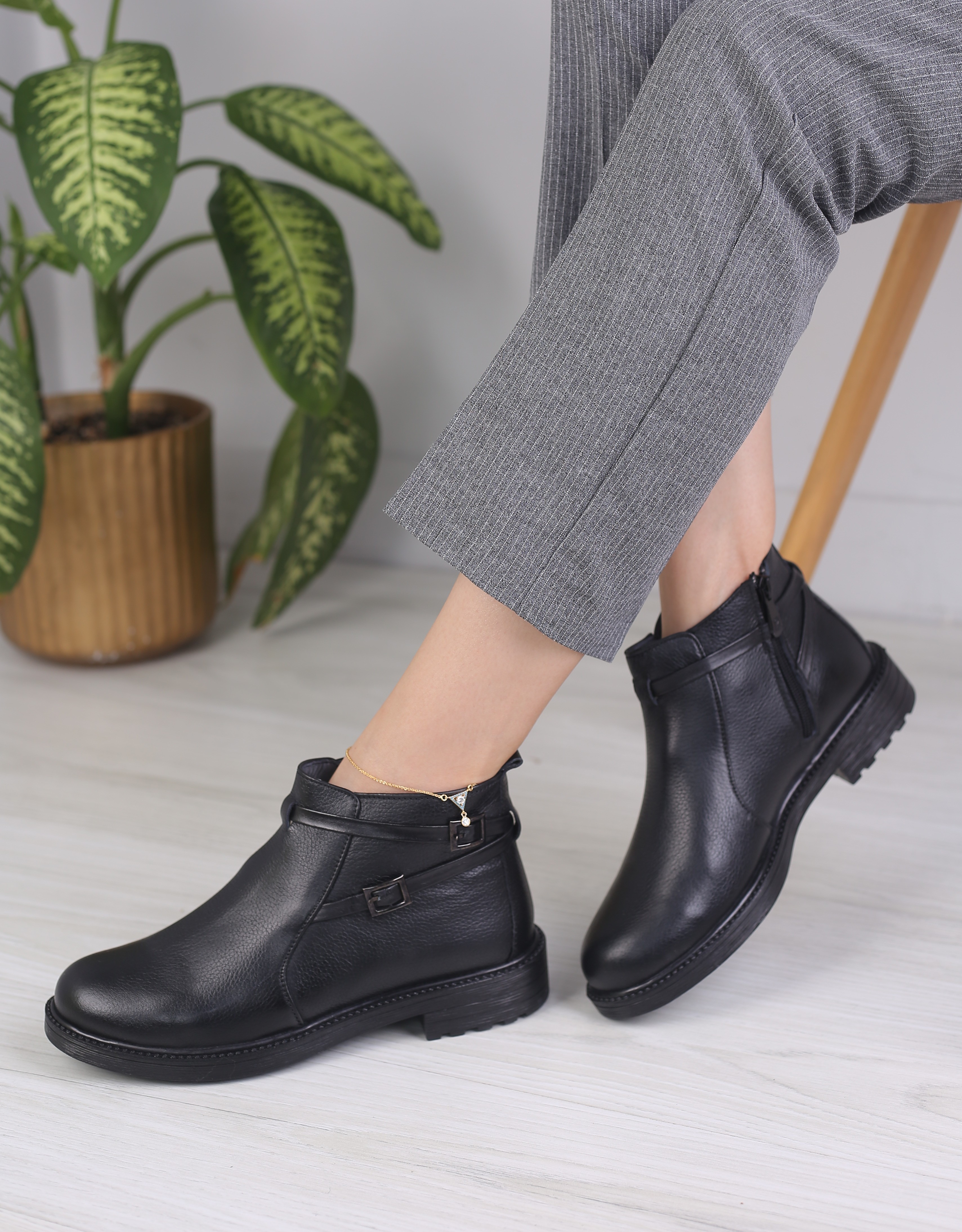 نیم بوت زنانه کارینا 6012