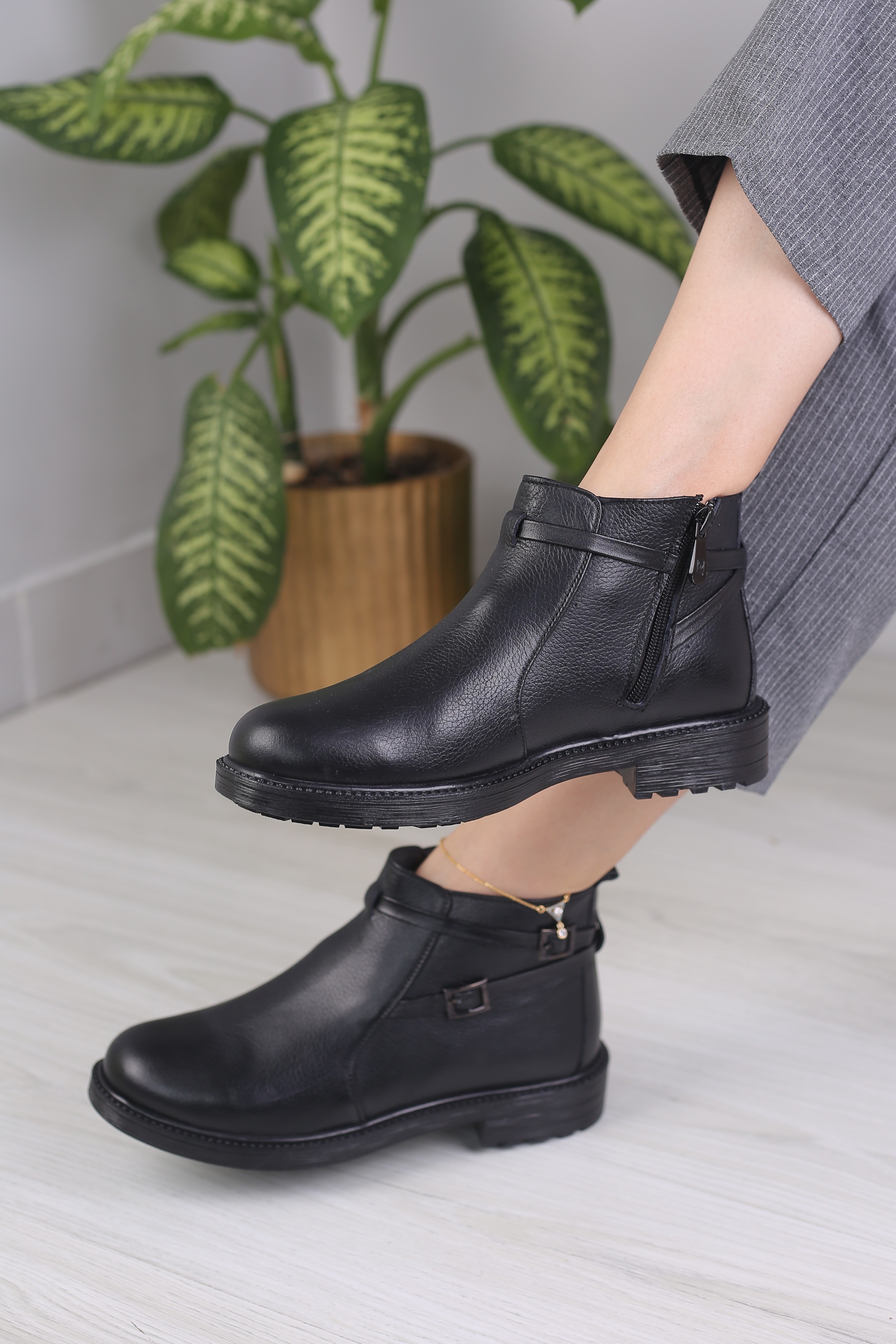 نیم بوت زنانه کارینا 6012