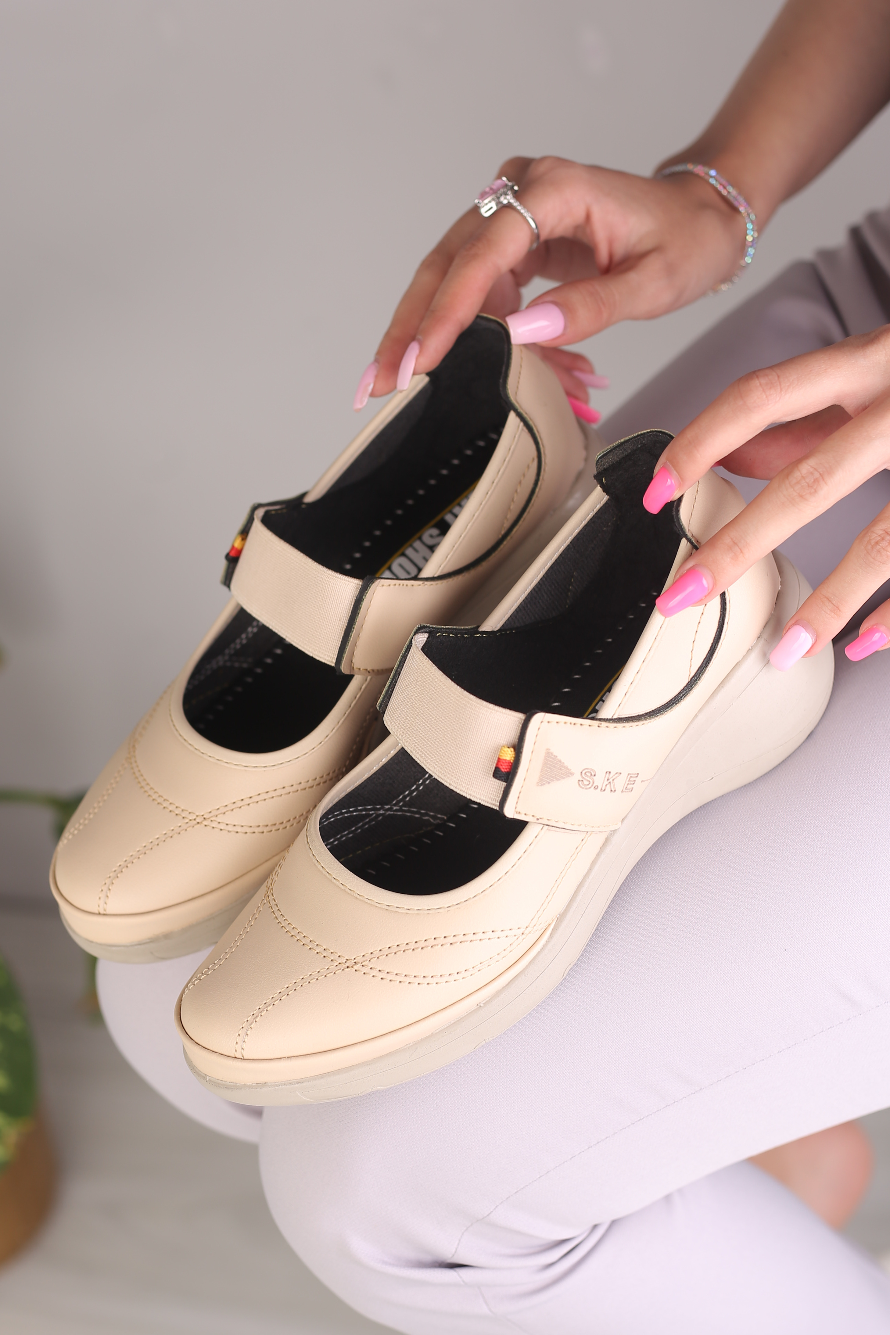 کفش پرسنلی زنانه اسکیچرز