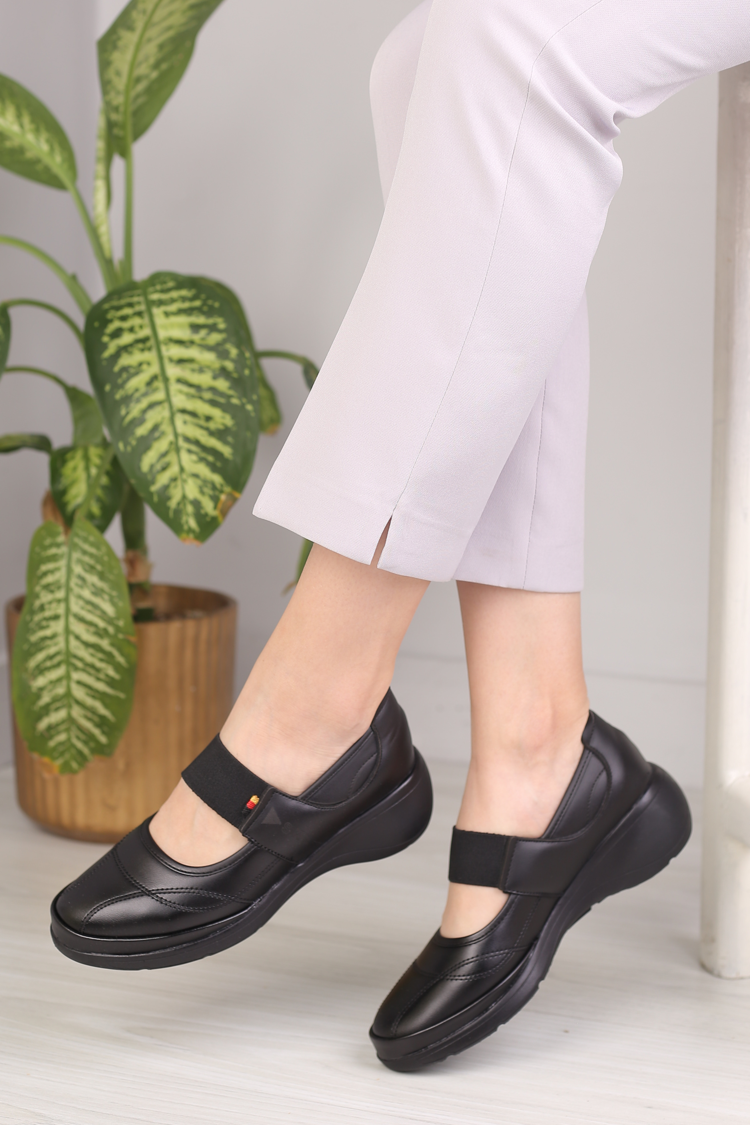 کفش پرسنلی زنانه اسکیچرز