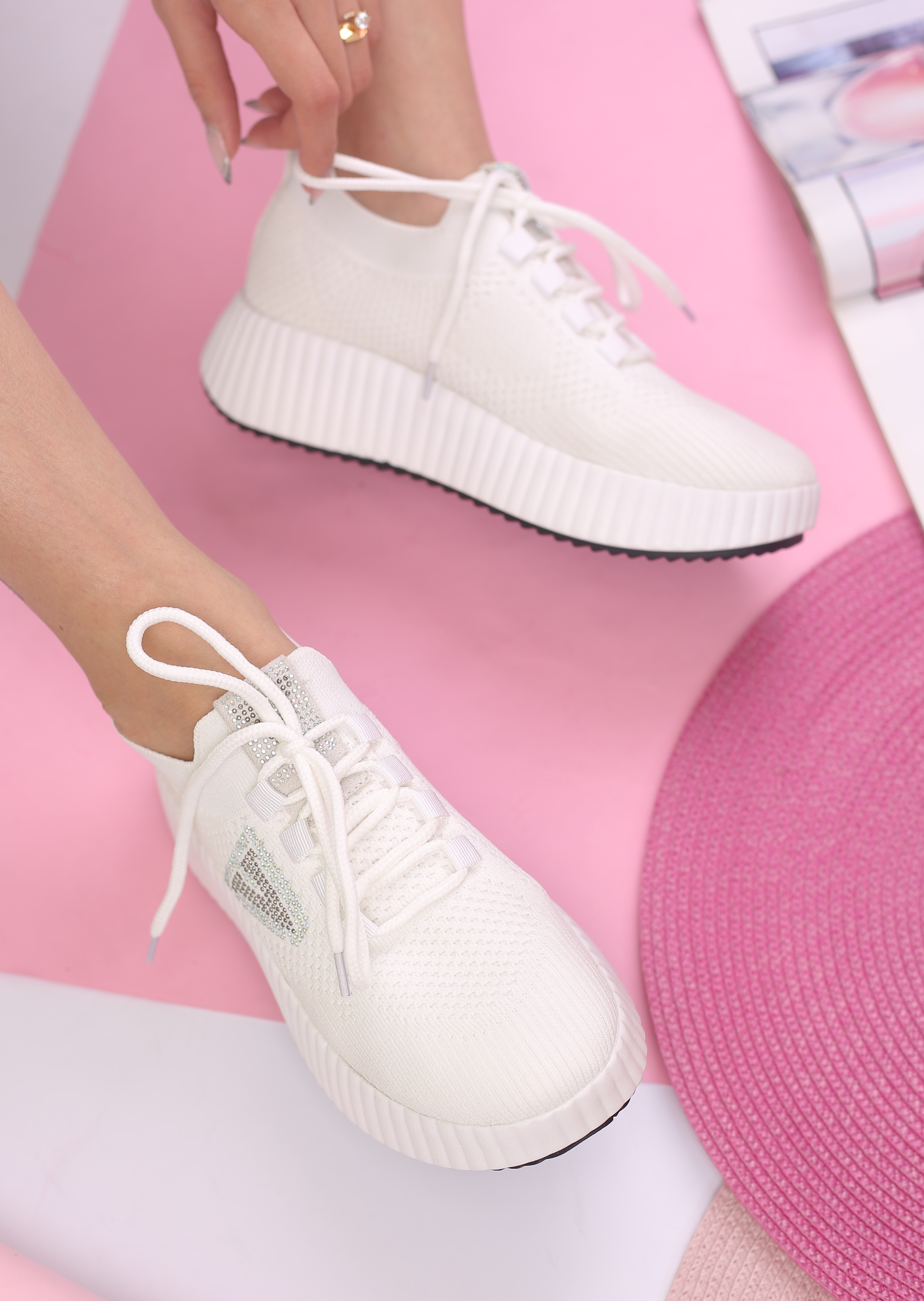 کفش اسپرت زنانه بافتی نگینی