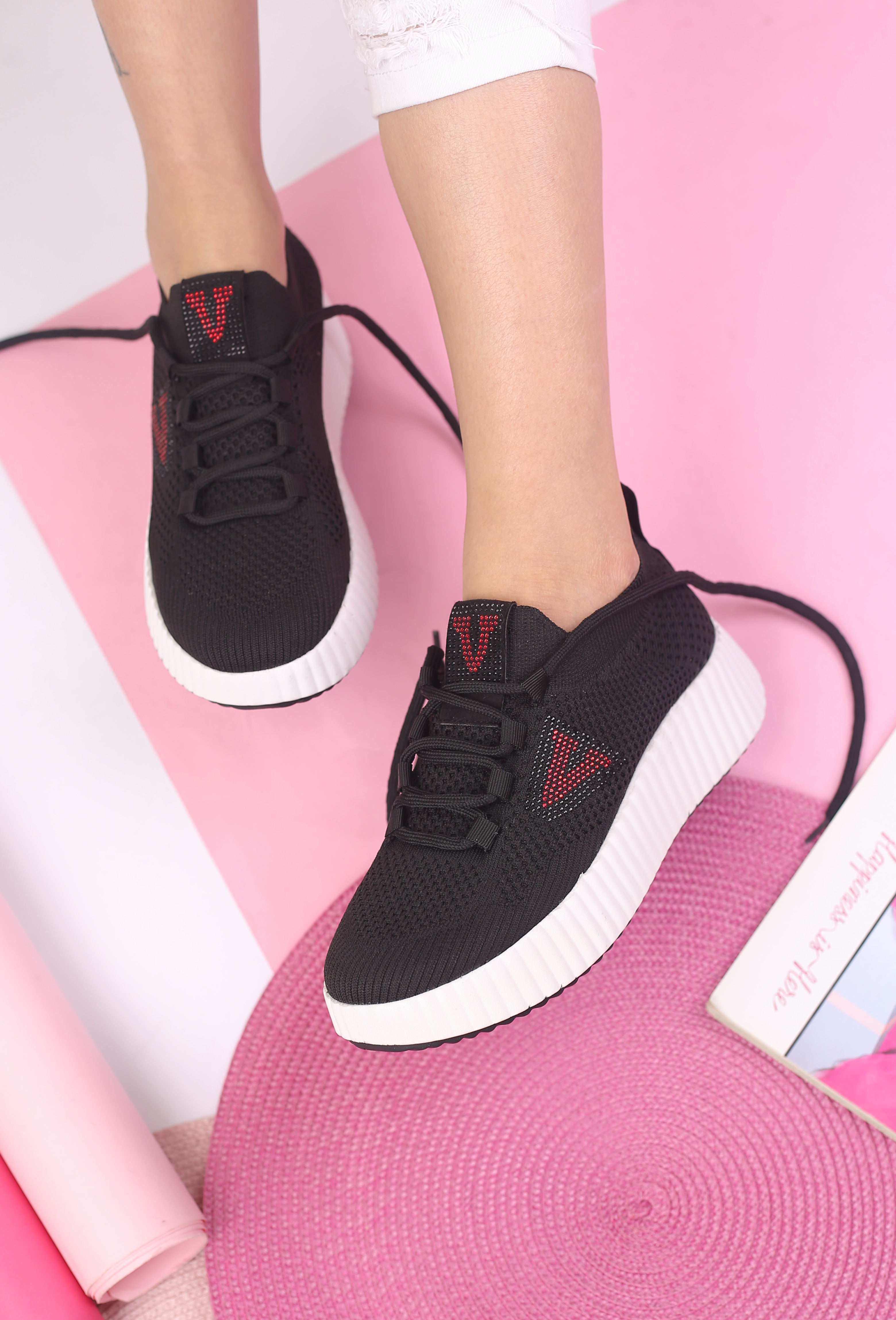 کفش اسپرت زنانه بافتی نگینی