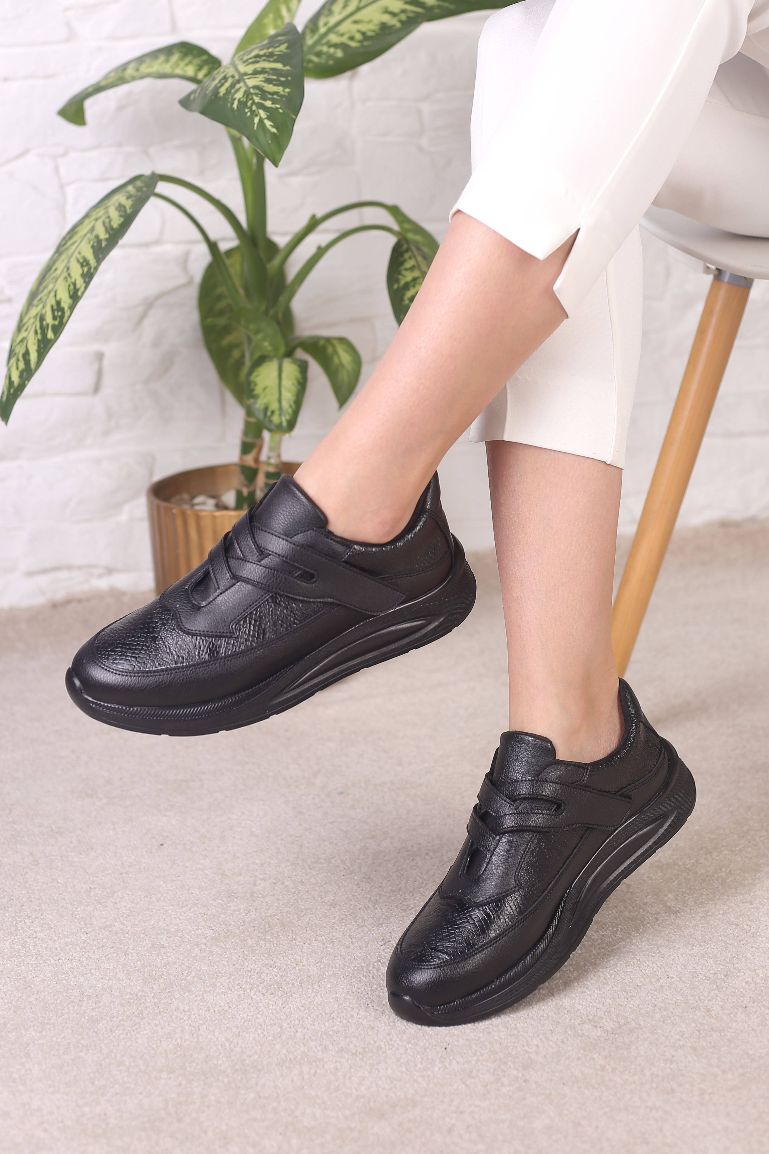 کفش اسپرت اداری زنانه تیارام