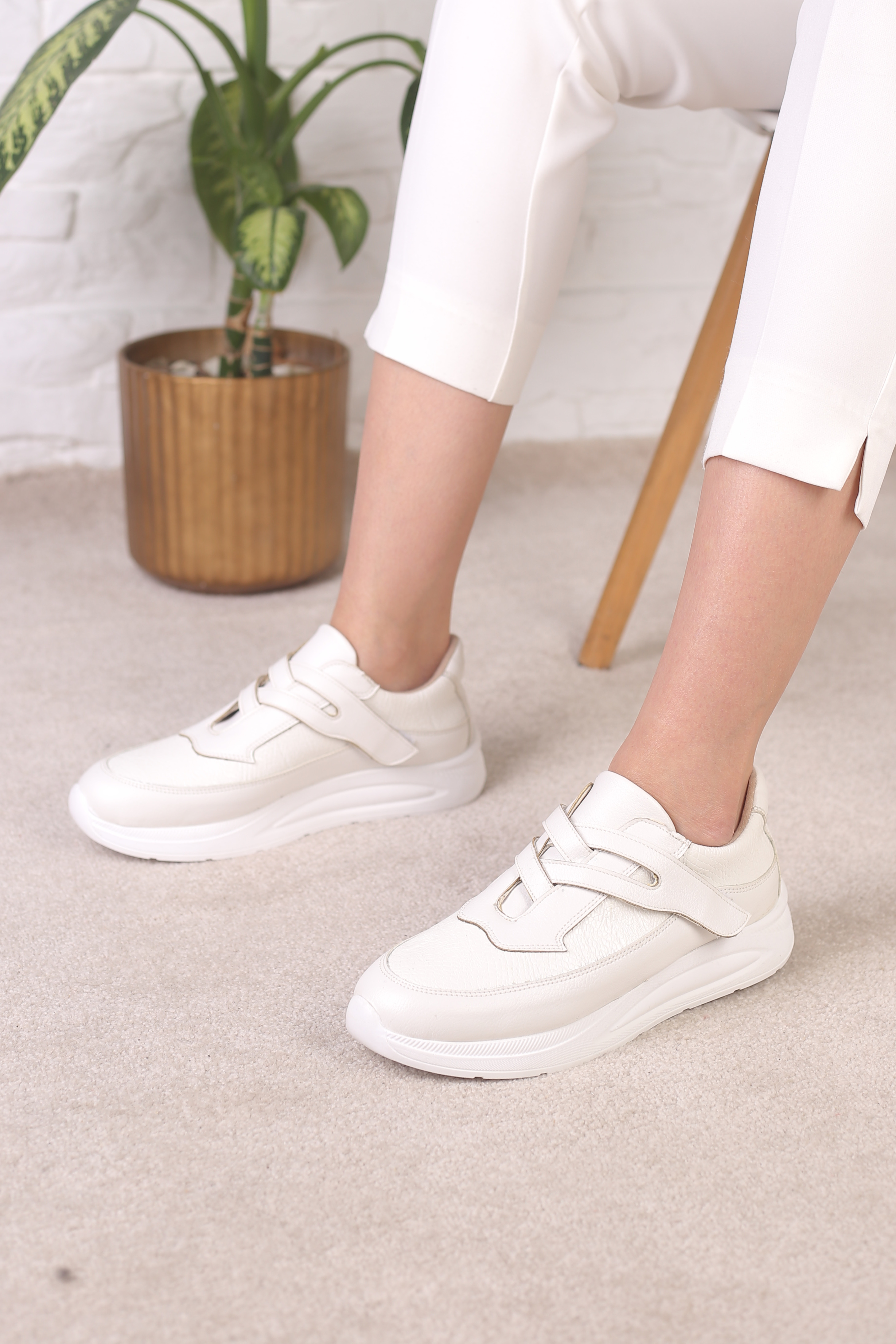 کفش اسپرت اداری زنانه تیارام