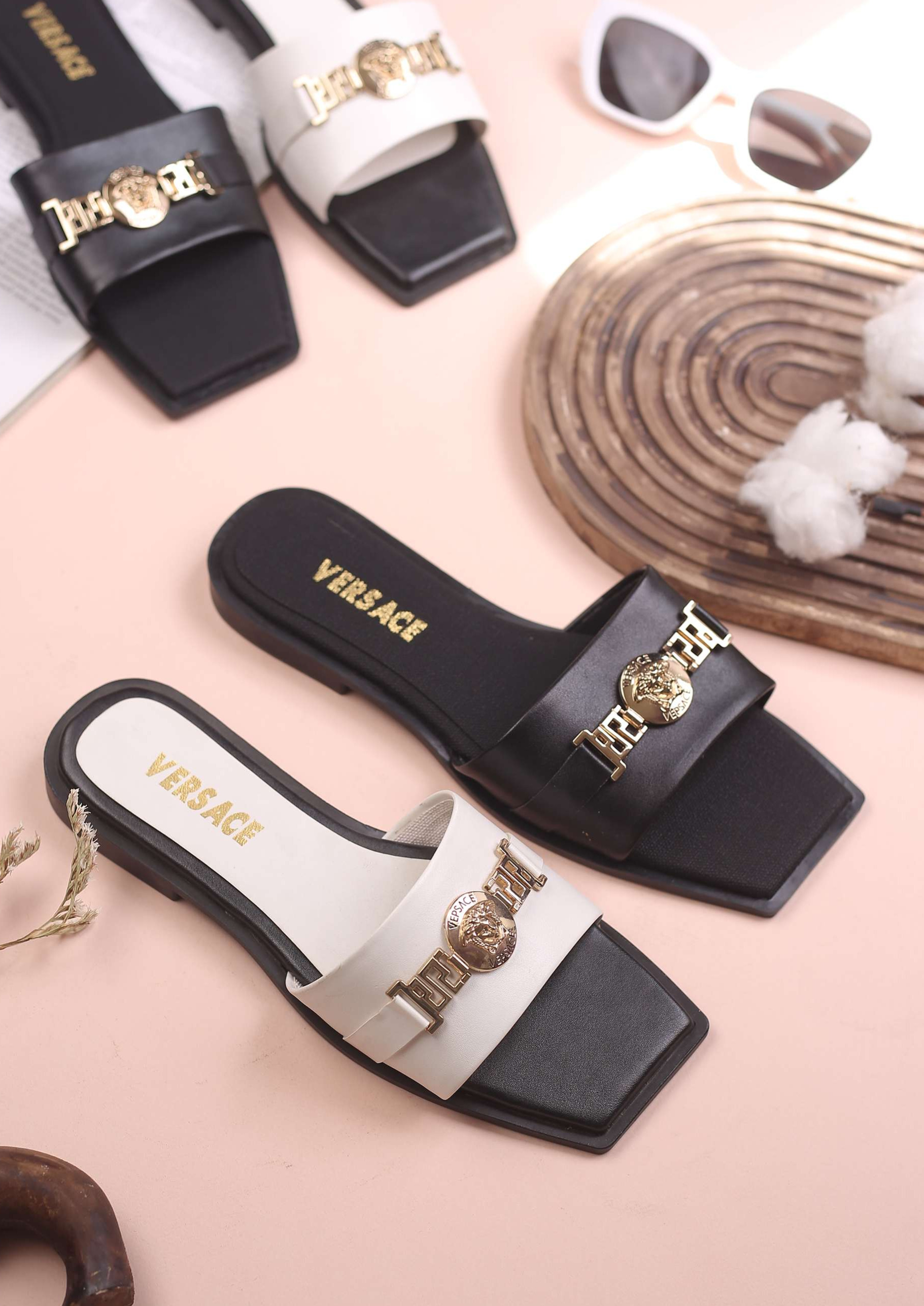 کفش صندل زنانه راحتی ورساچ زنجیری