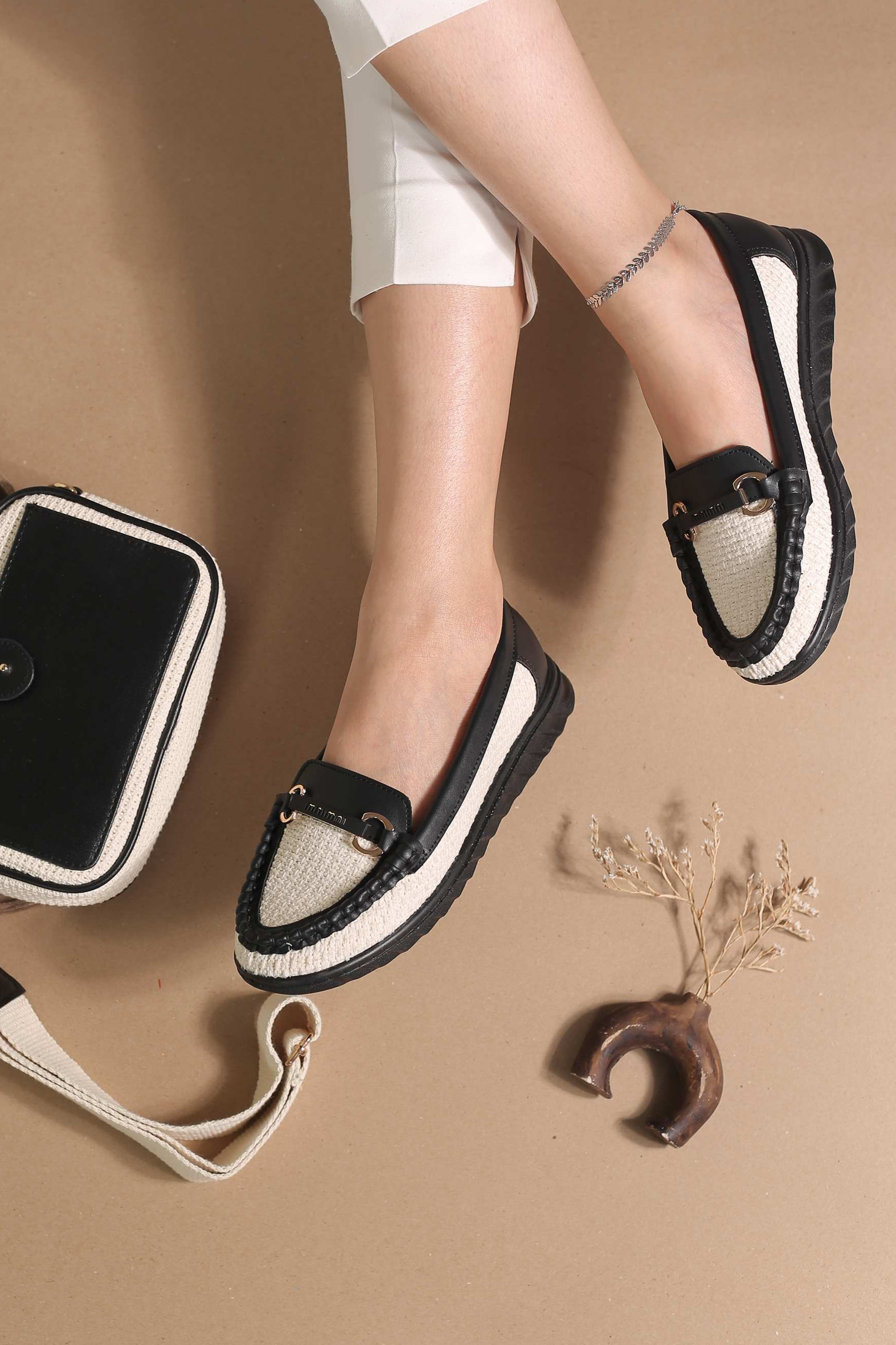 کفش کالج زنانه نارگل 20