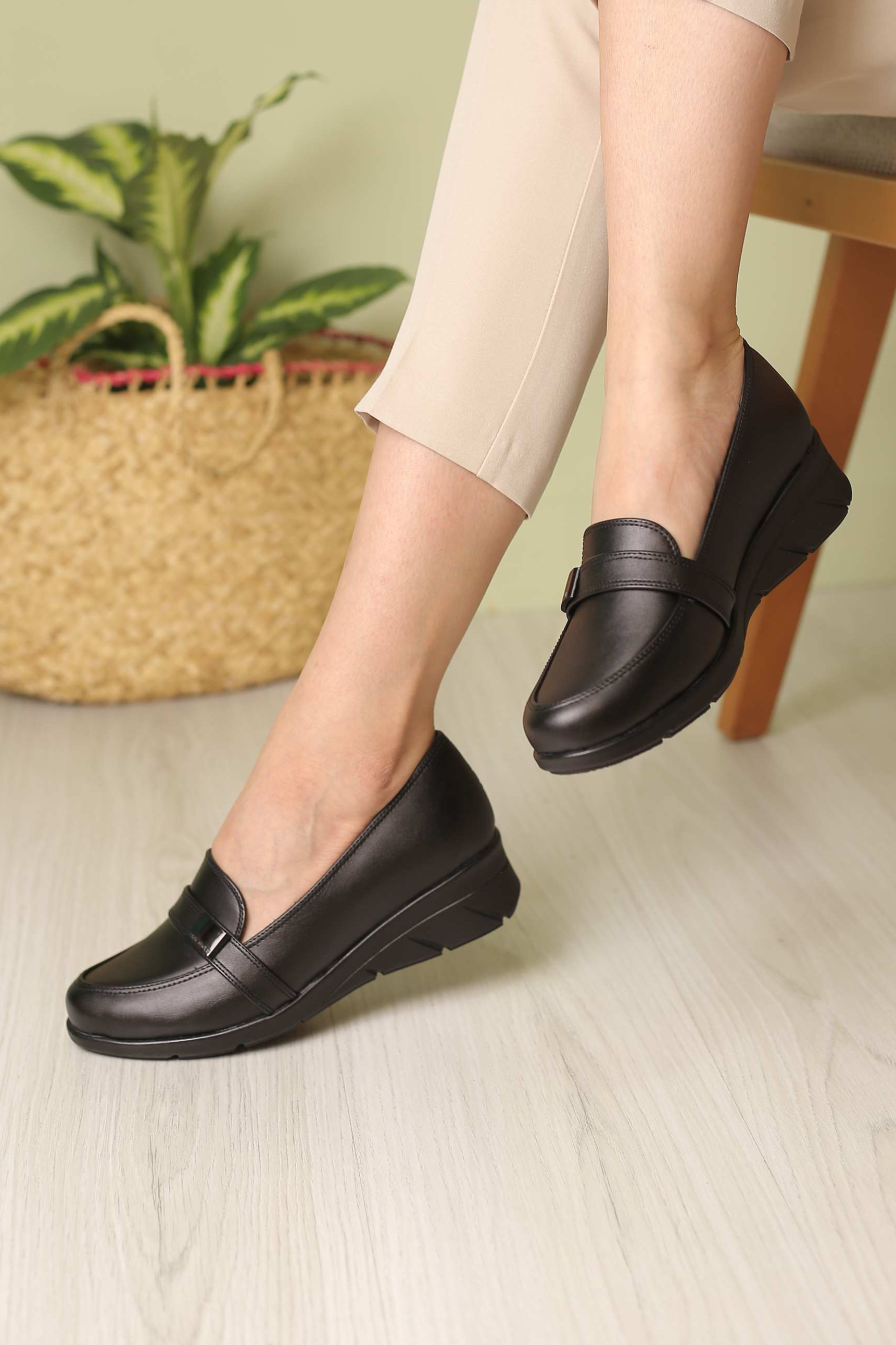 کفش پرسنلی زنانه پوران