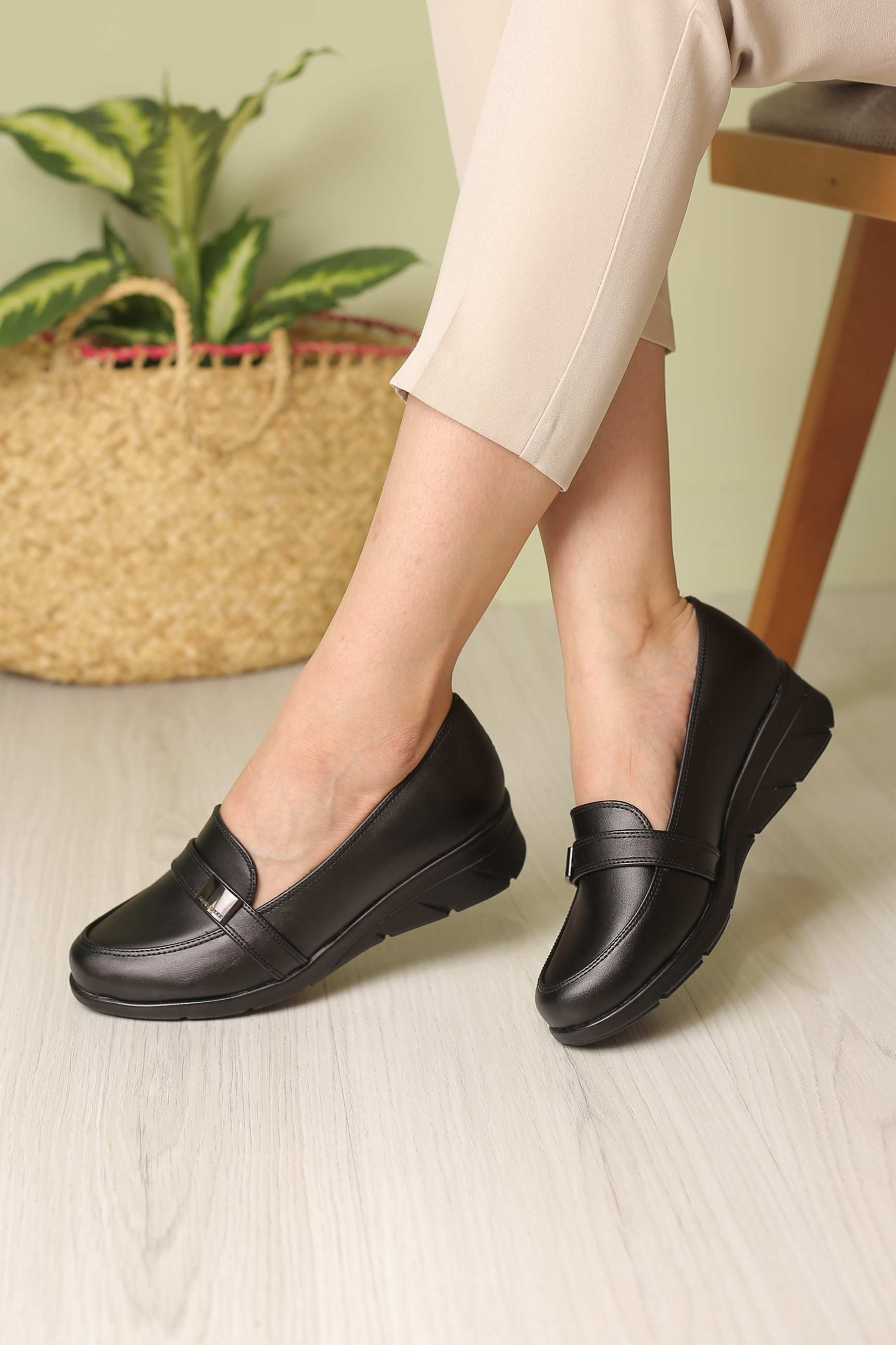 کفش پرسنلی زنانه پوران